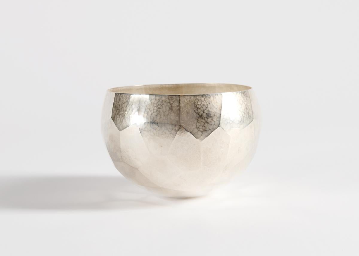 Argenté Emiliano Céliz, Corazón Fragmentado, bol plaqué argent, Argentine, 2025 en vente