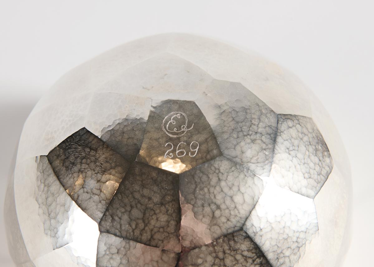 Emiliano Céliz, Corazón Fragmentado, bol plaqué argent, Argentine, 2025 Excellent état - En vente à New York, NY