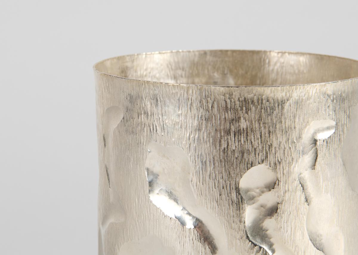 Argentato Emiliano Céliz, Encuentros, Vaso contemporaneo placcato in argento, Argentina, 2024 in vendita