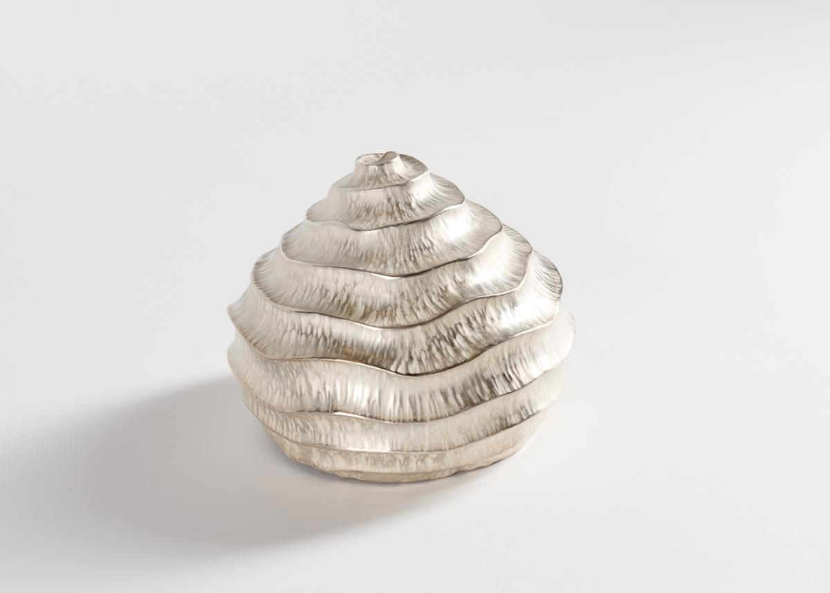 Emiliano Céliz, Les Escargot, Versilberte Skulptur, Argentinien, 2023 im Zustand „Hervorragend“ im Angebot in New York, NY