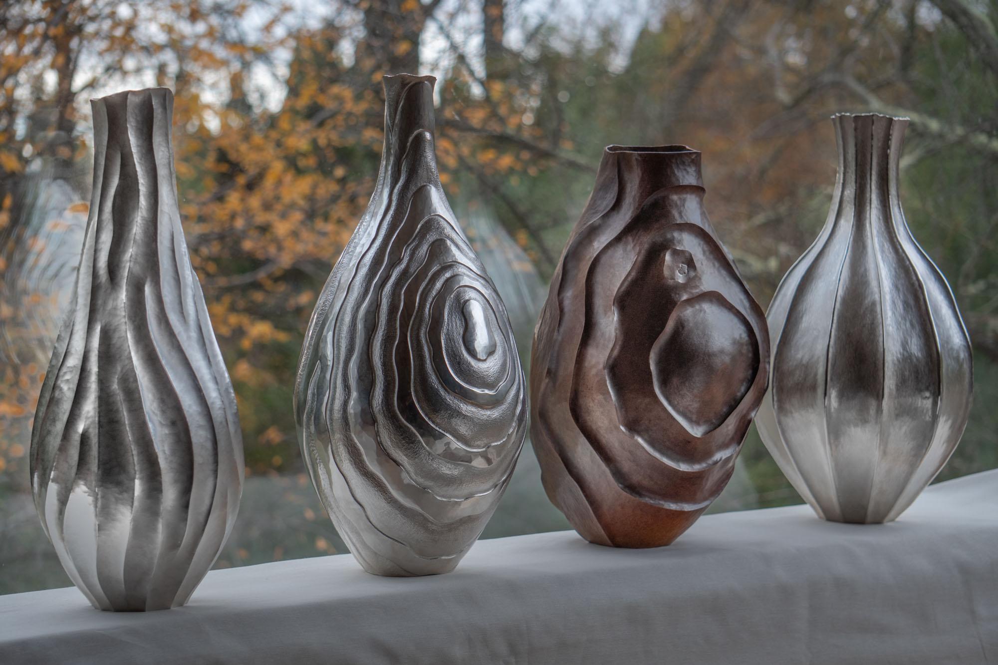 accolade vase gold