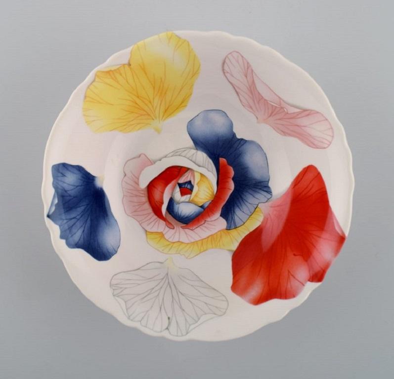 Emilio Bergamin for Taitù. Eight deep Romantica plates in porcelain with flowers. Italian design. 
Dated 1994.
Measures: 16.2 x 4.5 cm.
In excellent condition.
Stamped.