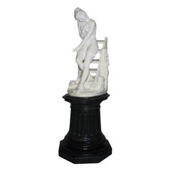 Scultura italiana in marmo di Carrara del XIX secolo "Giovane bellezza che fa il bagno".