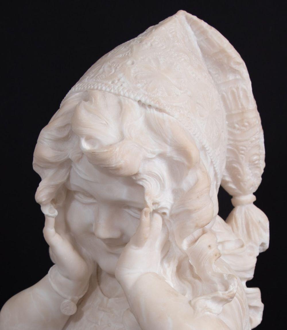 Ragazza napoletana - Figurative Sculpture Beige di Emilio Fiaschi