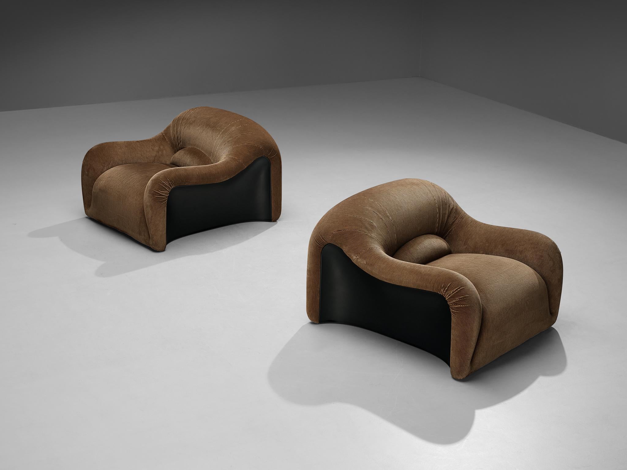 Emilio Guarnacci for 1P, pair of 'Ecuba' lounge chairs, Acrylonitrile butadiene styrene, foam, fabric, Italy, design 1969 

Stunning pair of lounge chairs by Italian designer Emilio Guarnacci. These chairs form a beautiful and organic appearing