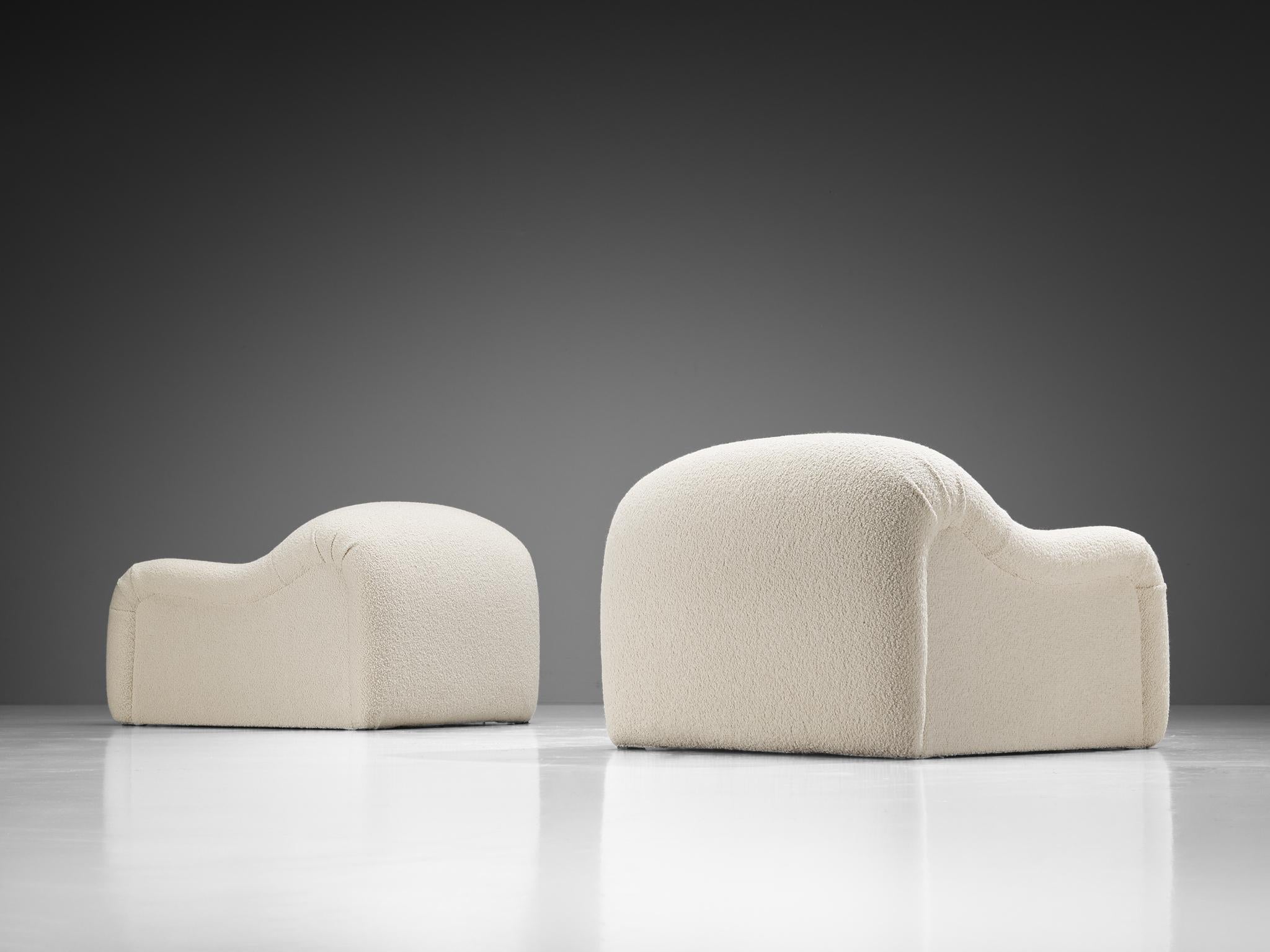 Emilio Guarnacci pour 1P Paire de chaises longues 'Ecuba' en bouclé blanc 1
