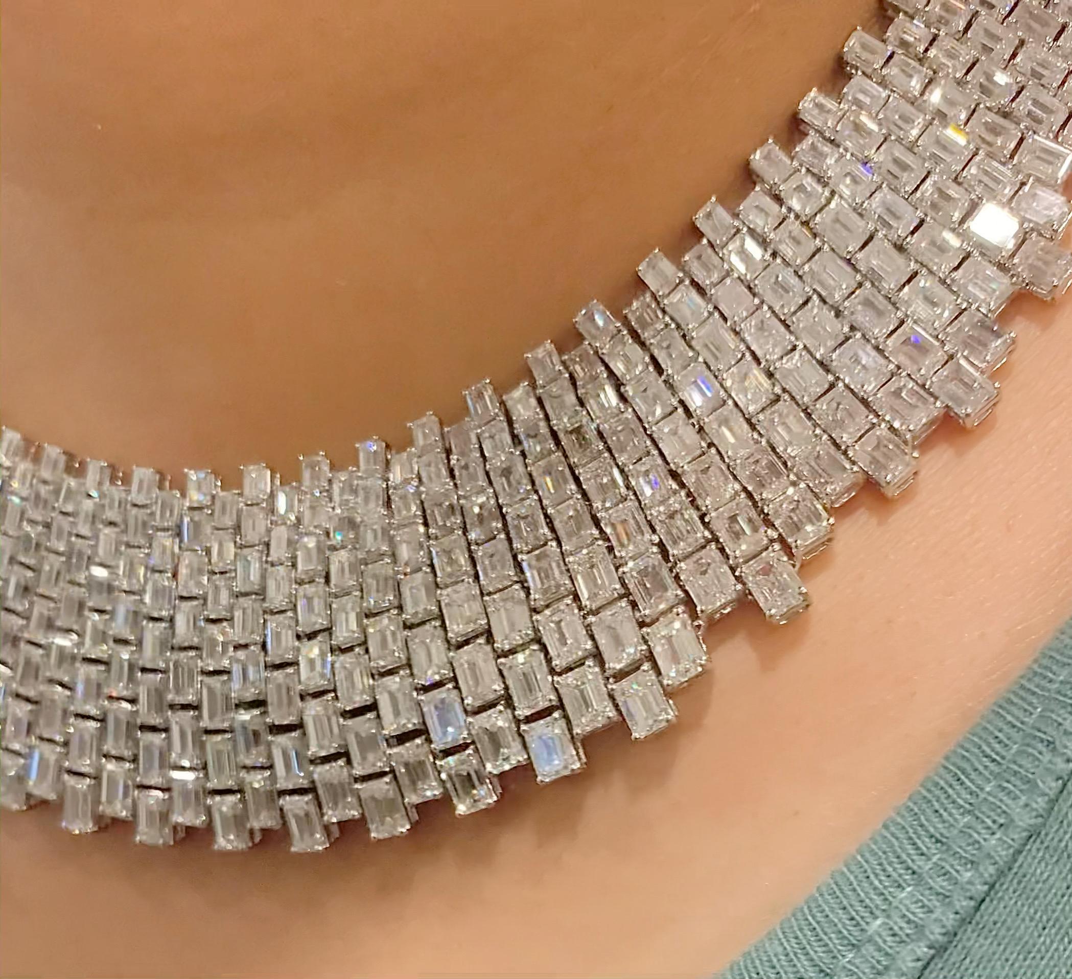 Da Emilio Jewelry, un noto e rispettato grossista/rivenditore situato nell'iconica Fifth Avenue di New York,
Con un'incredibile collezione di 669 diamanti naturali taglio smeraldo per un totale di 112,15 carati, il nostro team di designer ha