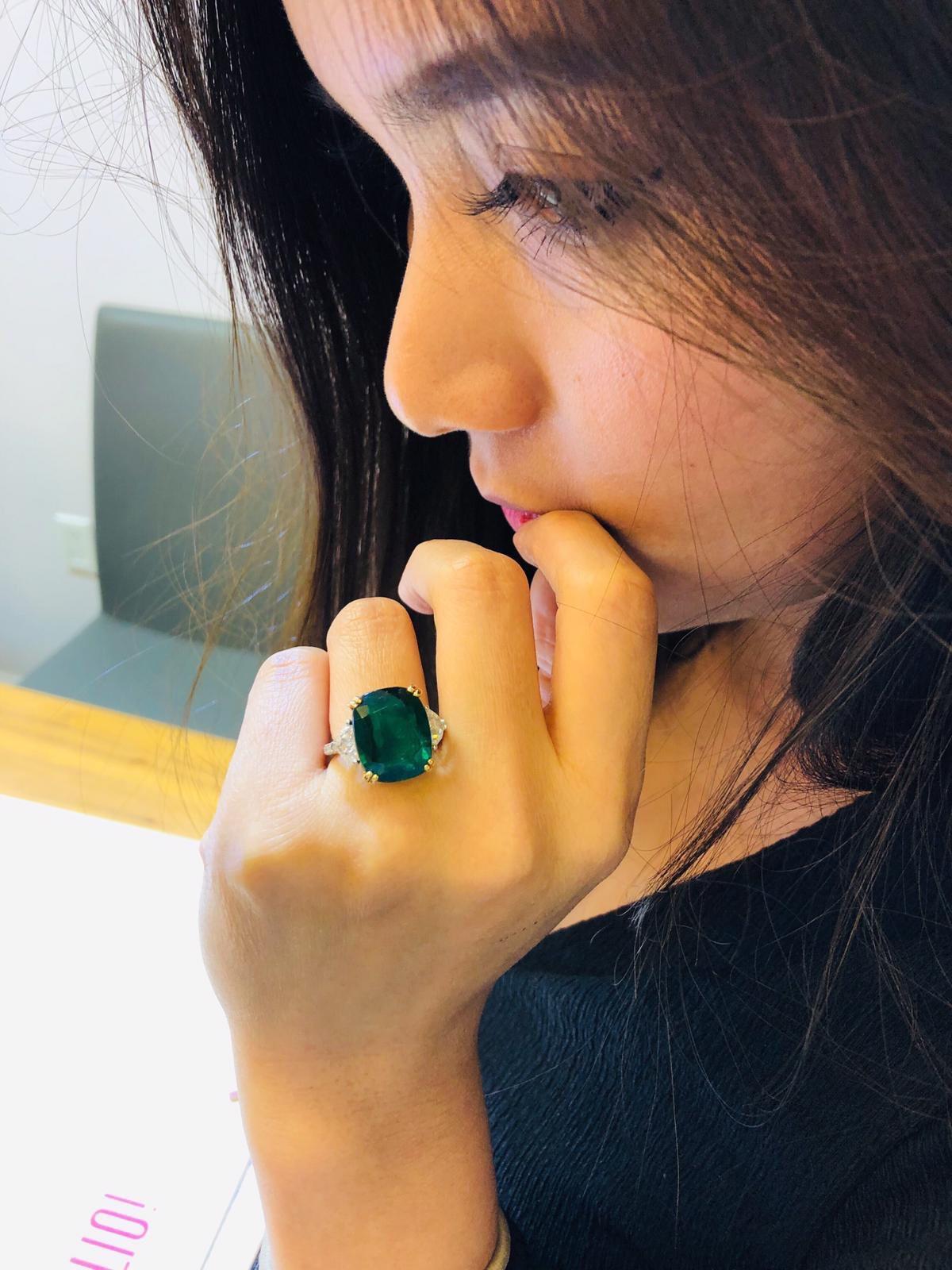 Emilio Jewelry 12.27 Carat Certified Genuine Emerald Diamond Ring For Sale 2