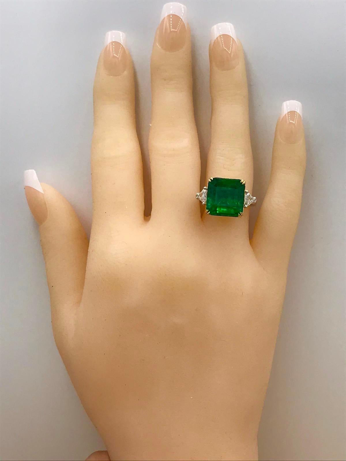 Emilio Jewelry 12.29 Carat Emerald Diamond Ring For Sale 1