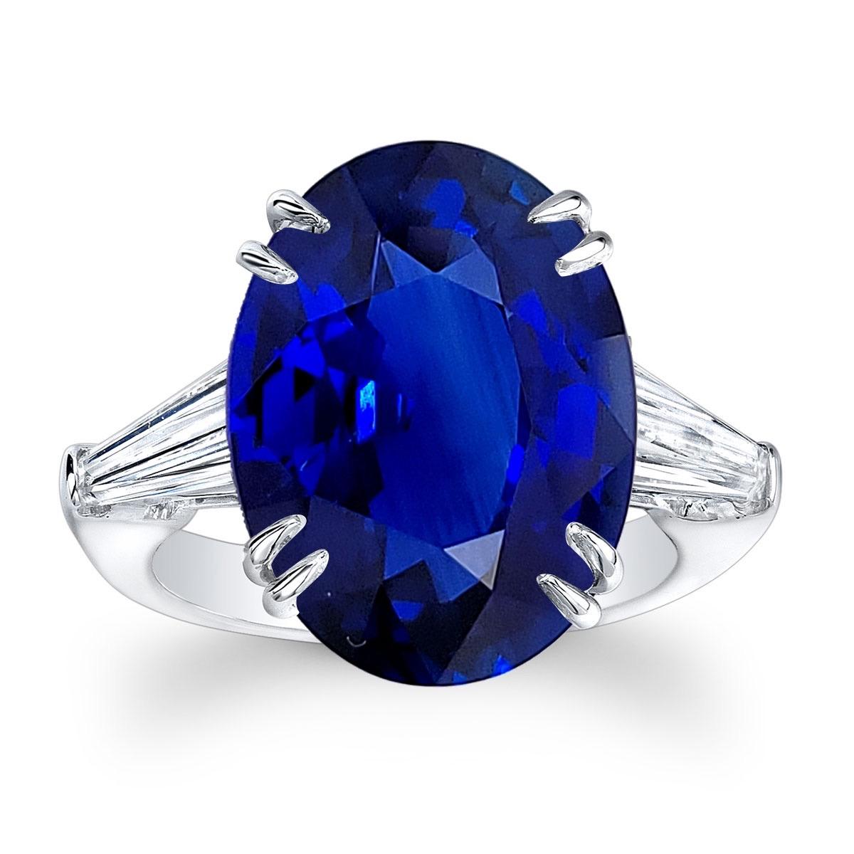 Taille ovale Emilio Jewelry, bague en saphir bleu royal de 12,75 carats en vente