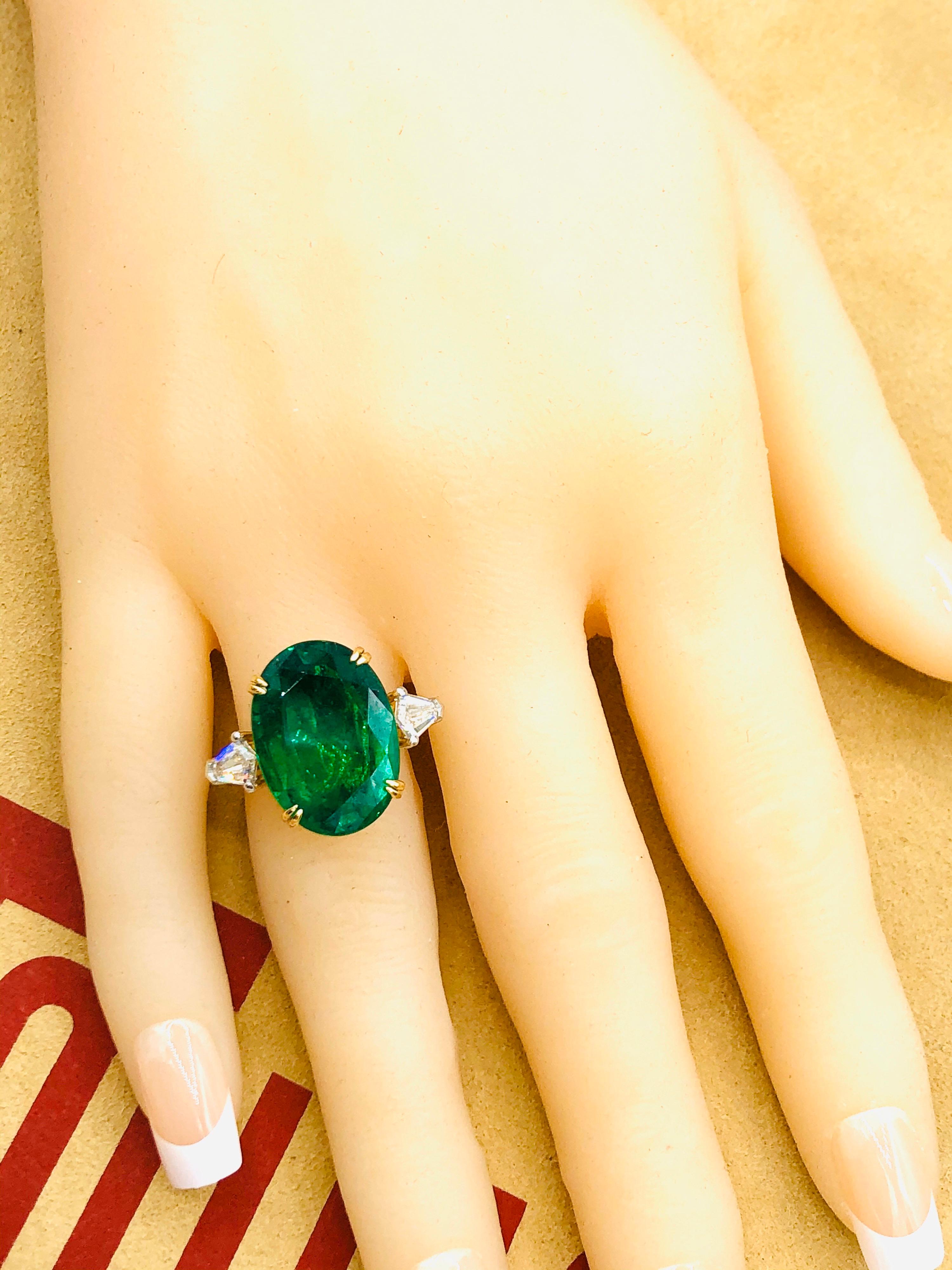 Emilio Jewelry 12.92 Carat Vivid Green Oval Emerald Diamond Ring In New Condition For Sale In New York, NY