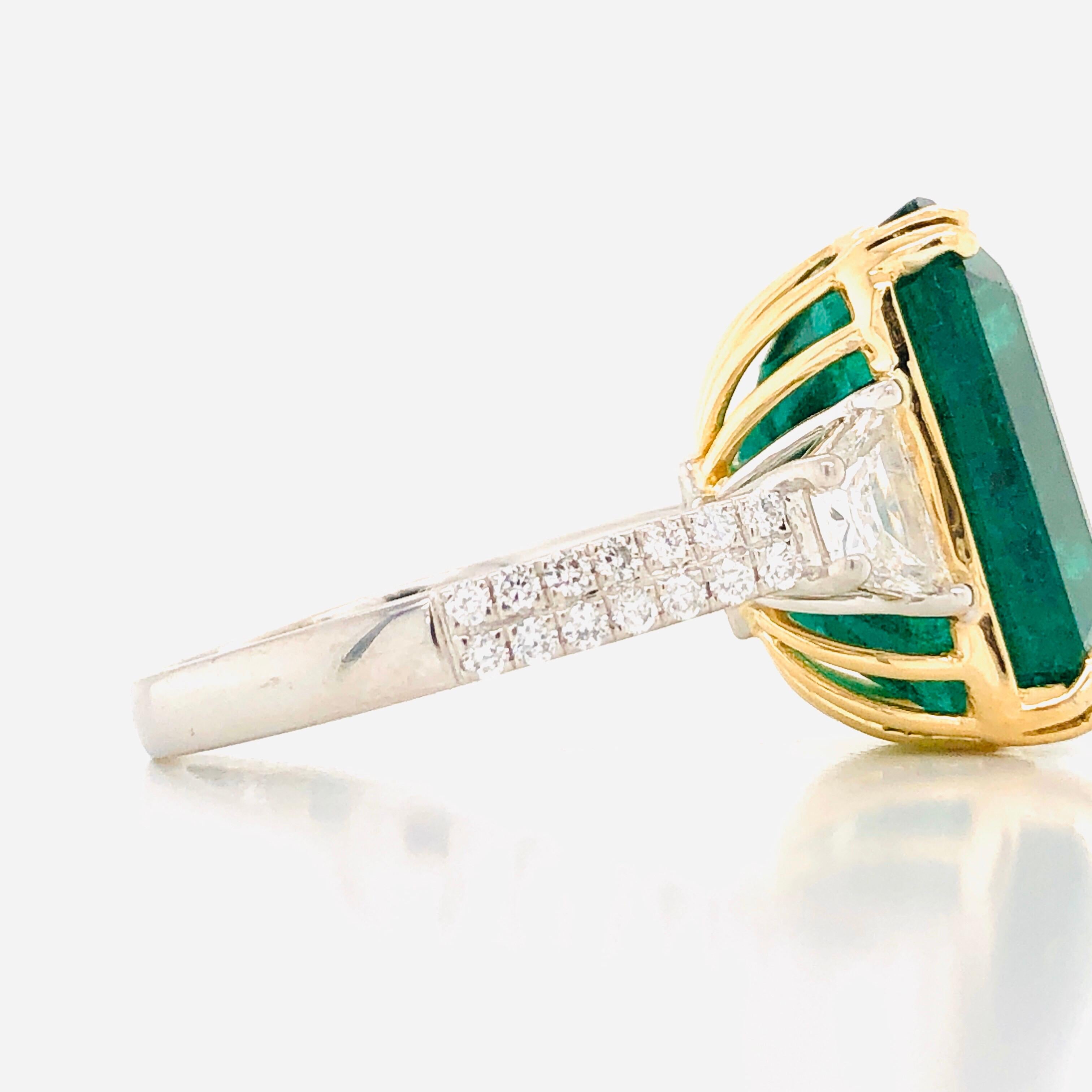Emilio Jewelry 16.98 Carat Vivid Green Emerald Diamond Ring In New Condition In New York, NY