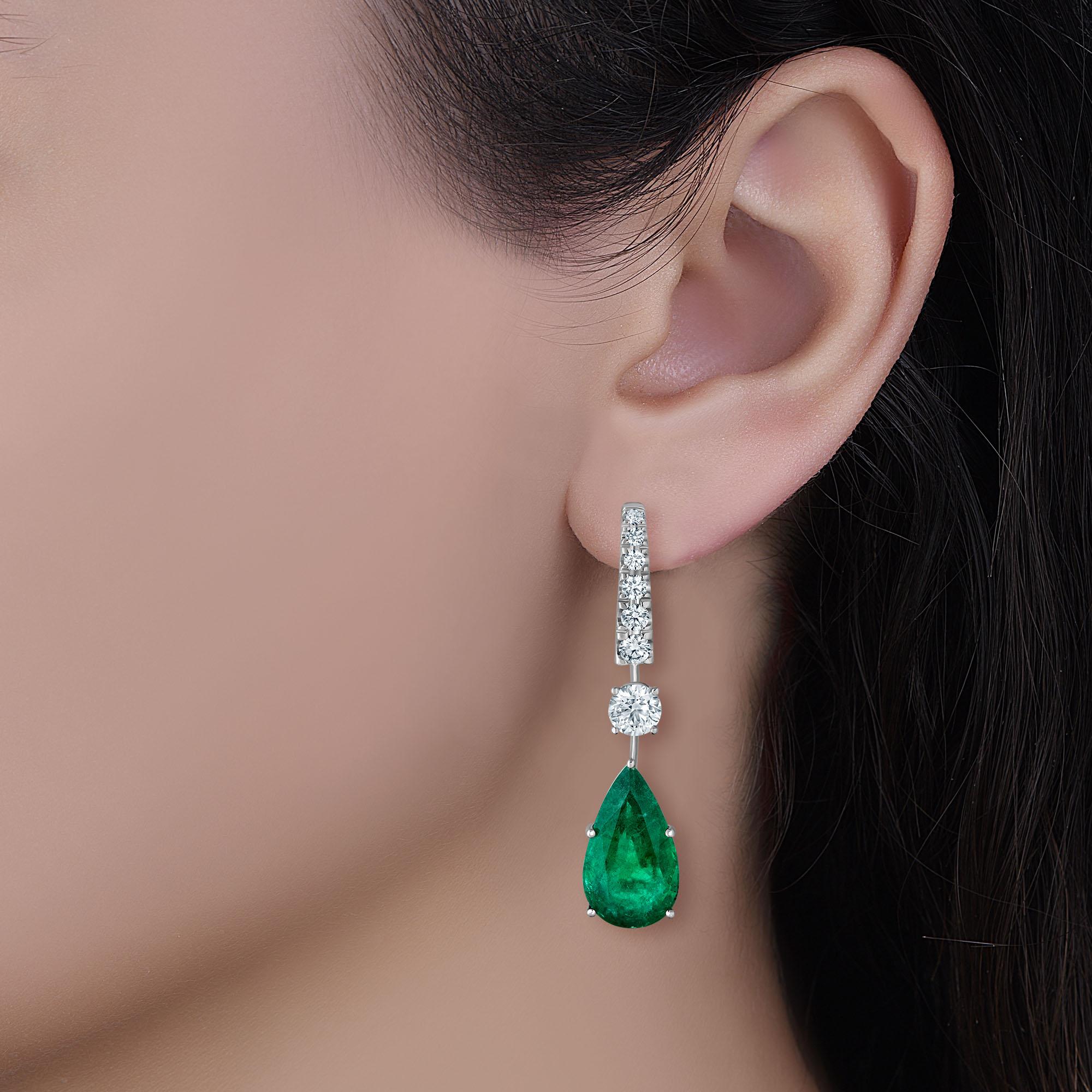 Emilio Jewelry 17.06 Carat Vivid Green Pear Shape Emerald Diamond Earrings In New Condition In New York, NY