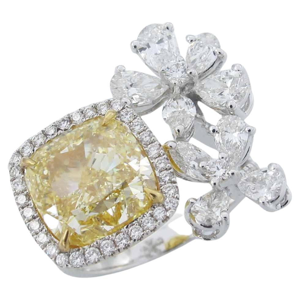 Emilio Jewelry, bague cocktail fleur en diamant jaune fantaisie de 1,78 carat en vente