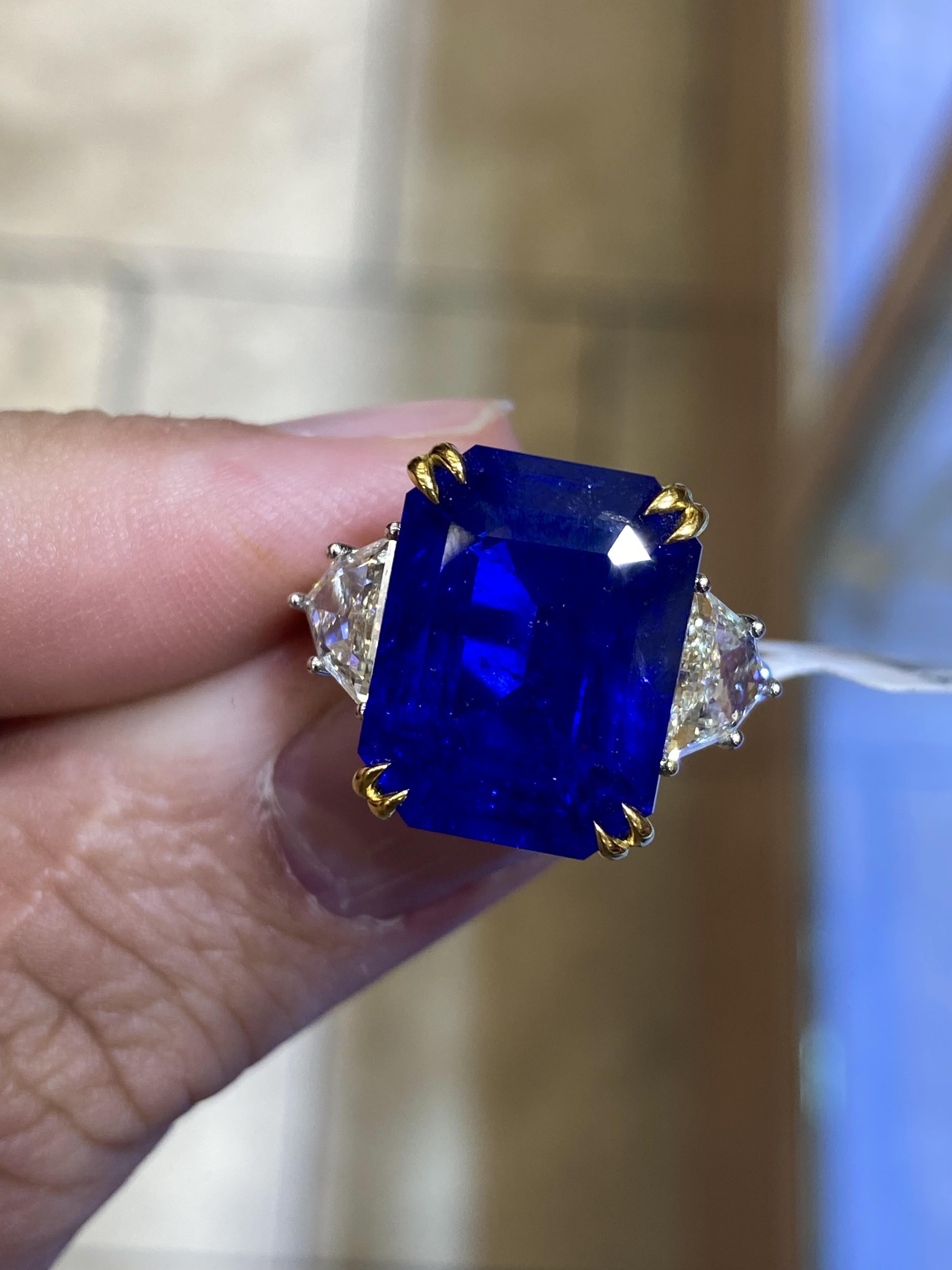 Taille émeraude Emilio Jewelry, bague saphir taille émeraude 18 carats et diamants en vente