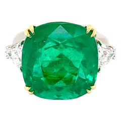 jularis Emilio Jewelry 19.00 Carat Colombian Emerald Diamond Ring