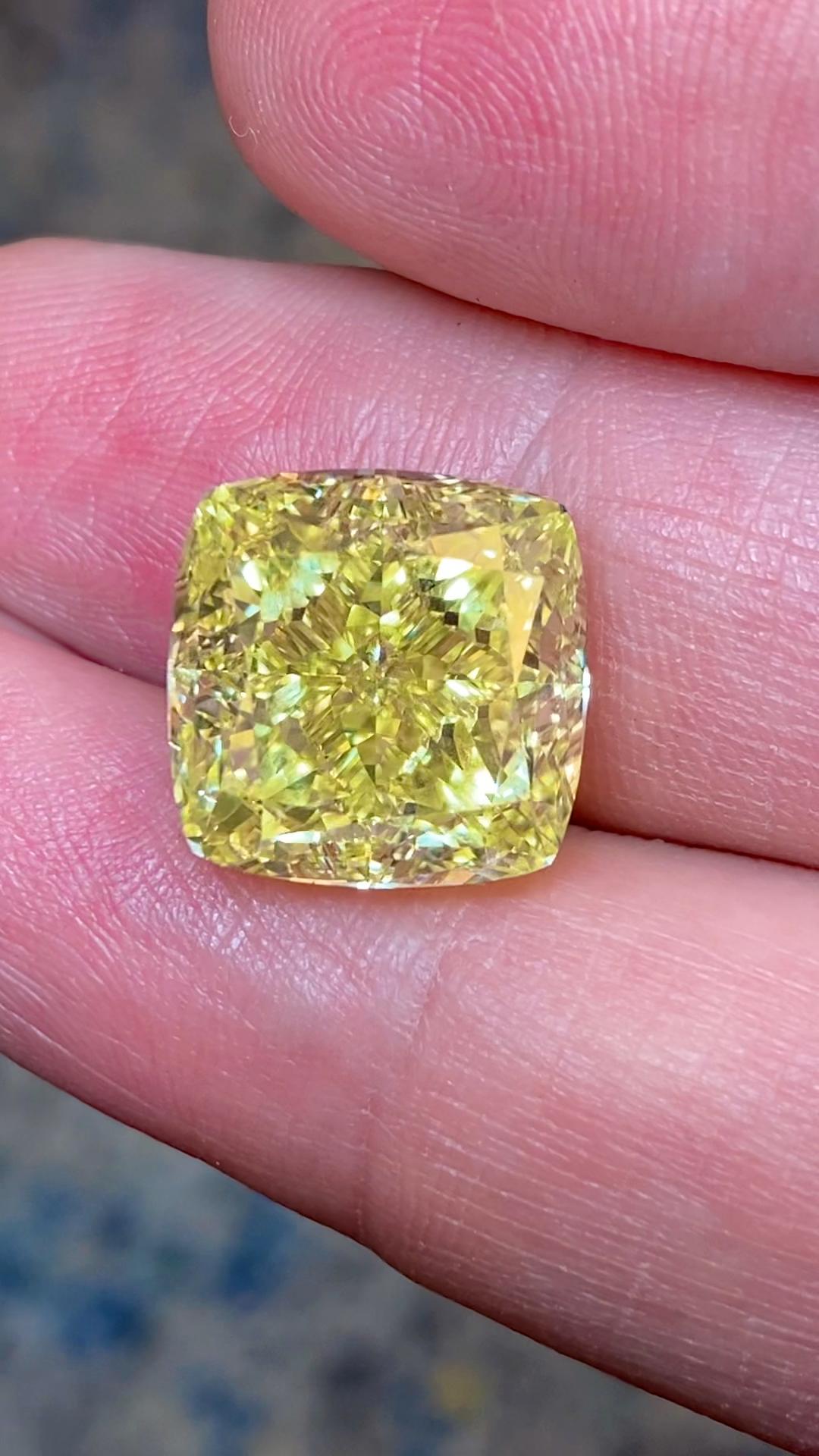 Emilio Jewelry 20.00 Carat Gia Certified Fancy Intense Yellow Diamond Unisexe en vente
