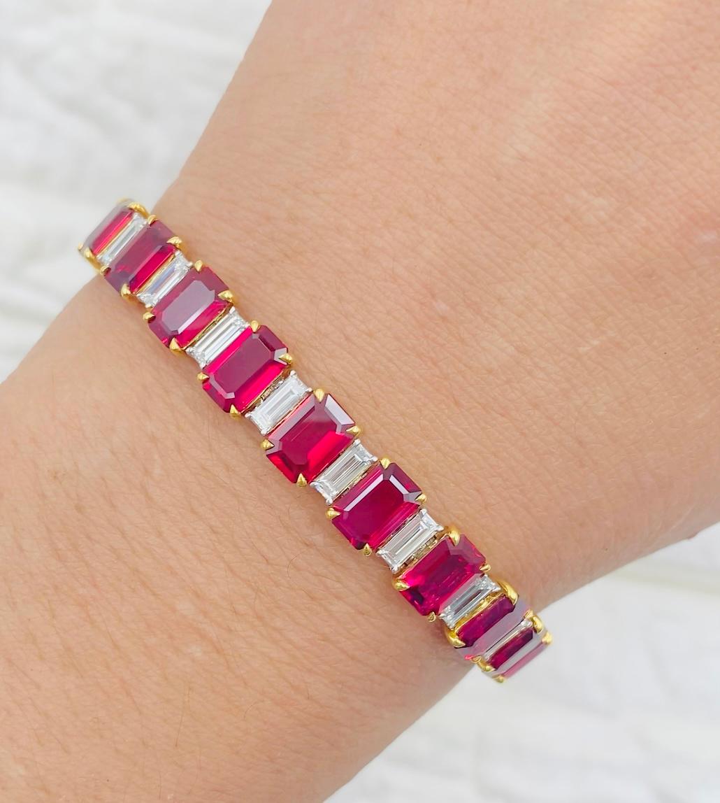 Emilio Jewelry Pulsera de 21,00 quilates de diamantes de rubí rojo vivo talla esmeralda Corte esmeralda en venta