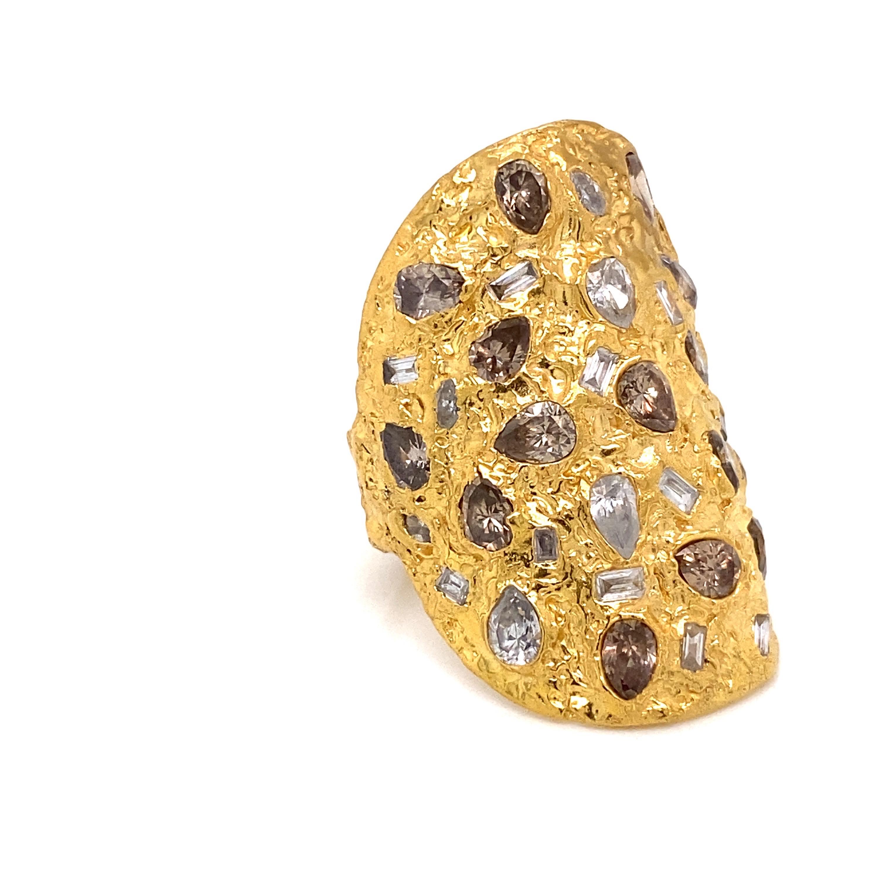 Emilio Jewelry 22 Karat Gold Hand Hammered 3.22 Carat Diamond Ring In New Condition For Sale In New York, NY