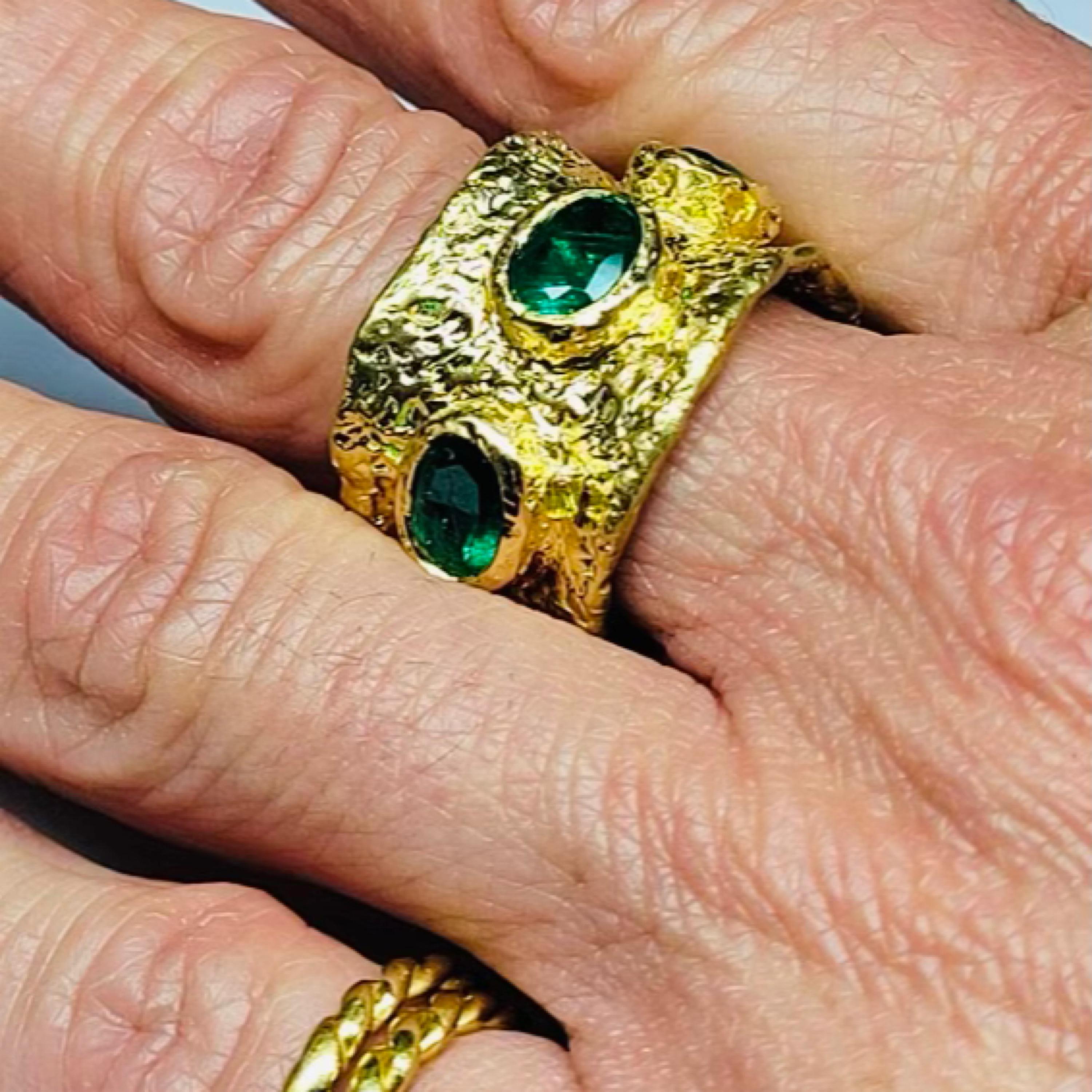 Women's or Men's Emilio Jewelry 22 Karat Gold Hand Hammered 3.50 Carat Multi Color Sapphire Ring 