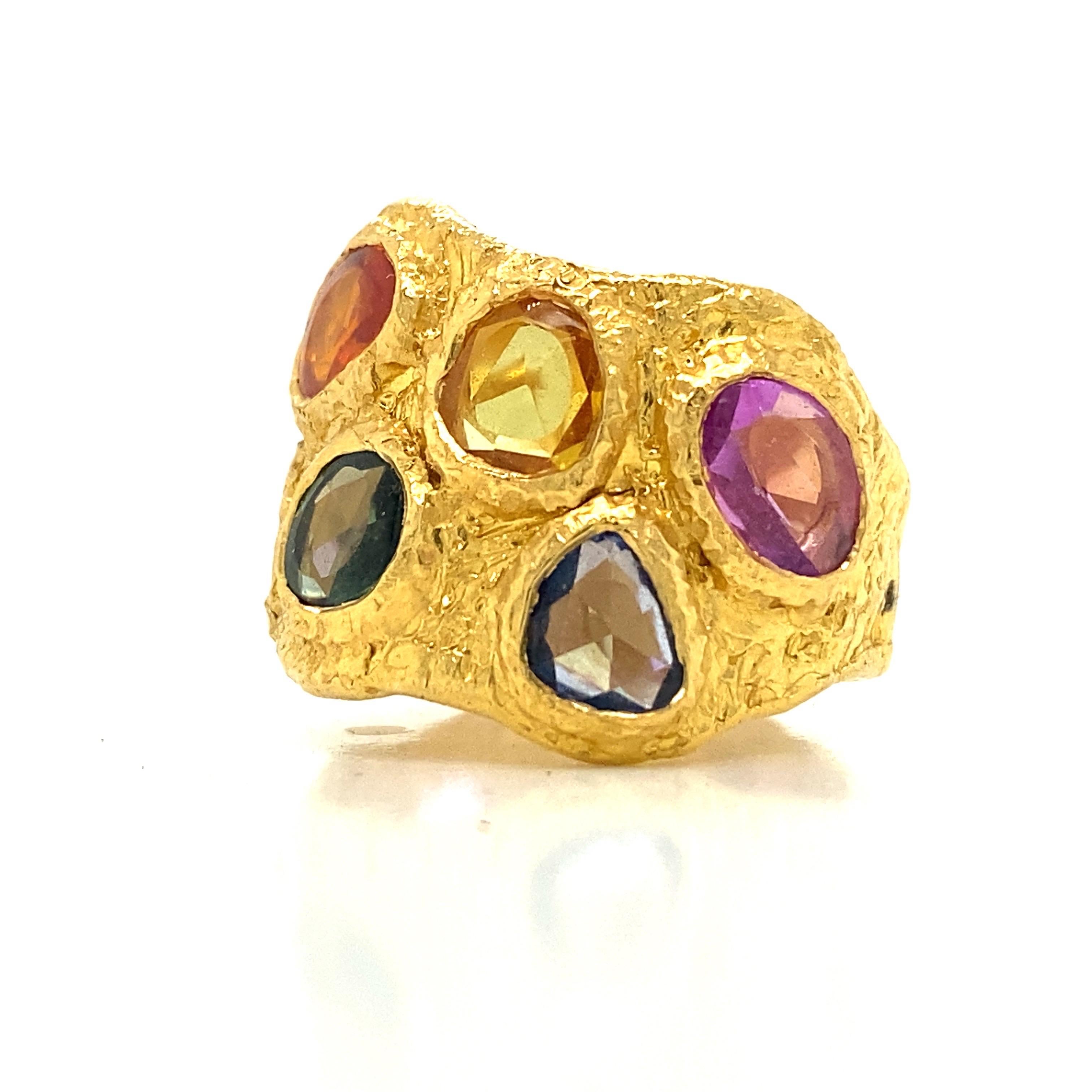 Emilio Jewelry, bague en or 22 carats et saphir taille ancienne, fabriquée à la main  Unisexe en vente