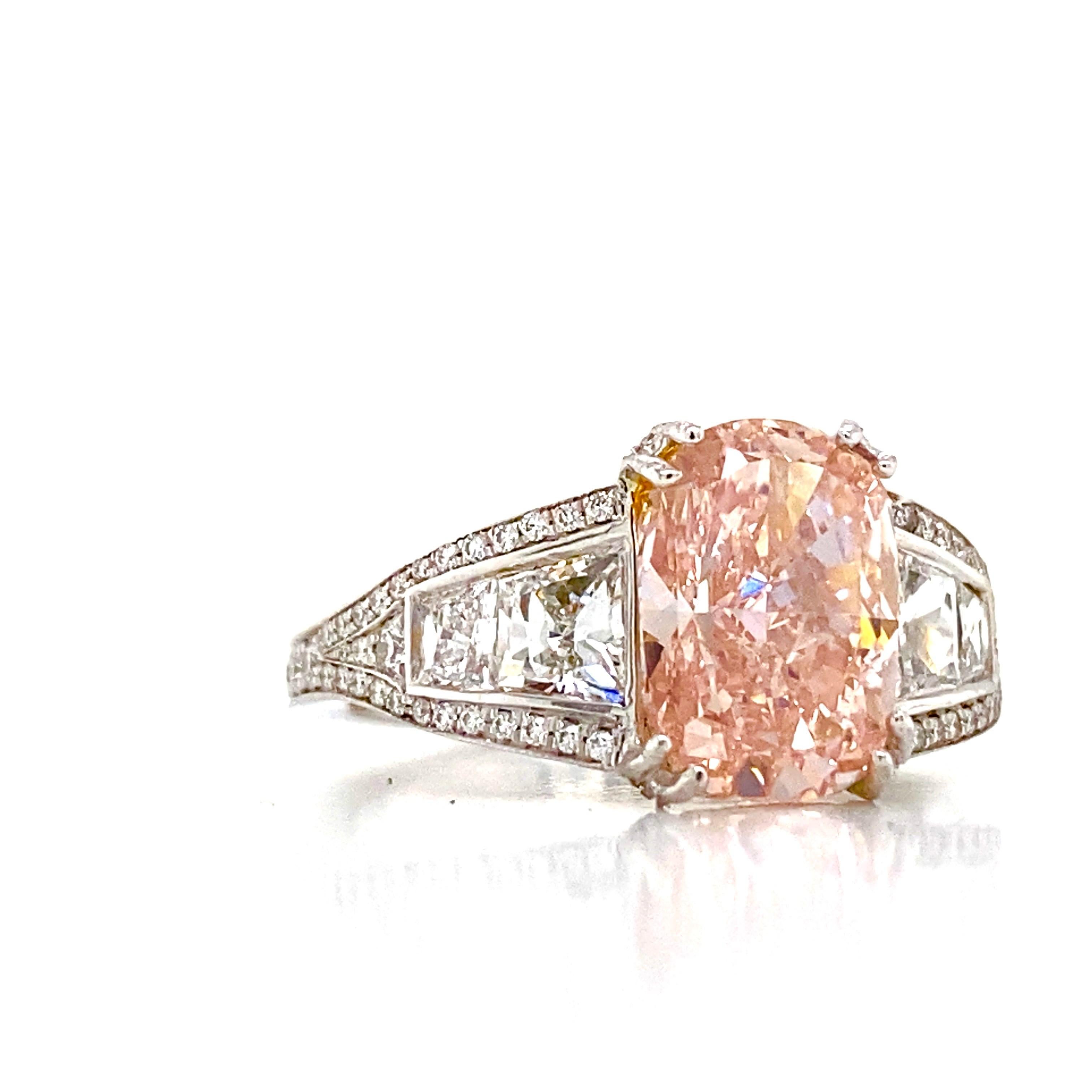 Taille coussin Emilio Jewelry, bague en diamant rose fantaisie de 2,50 carats en vente