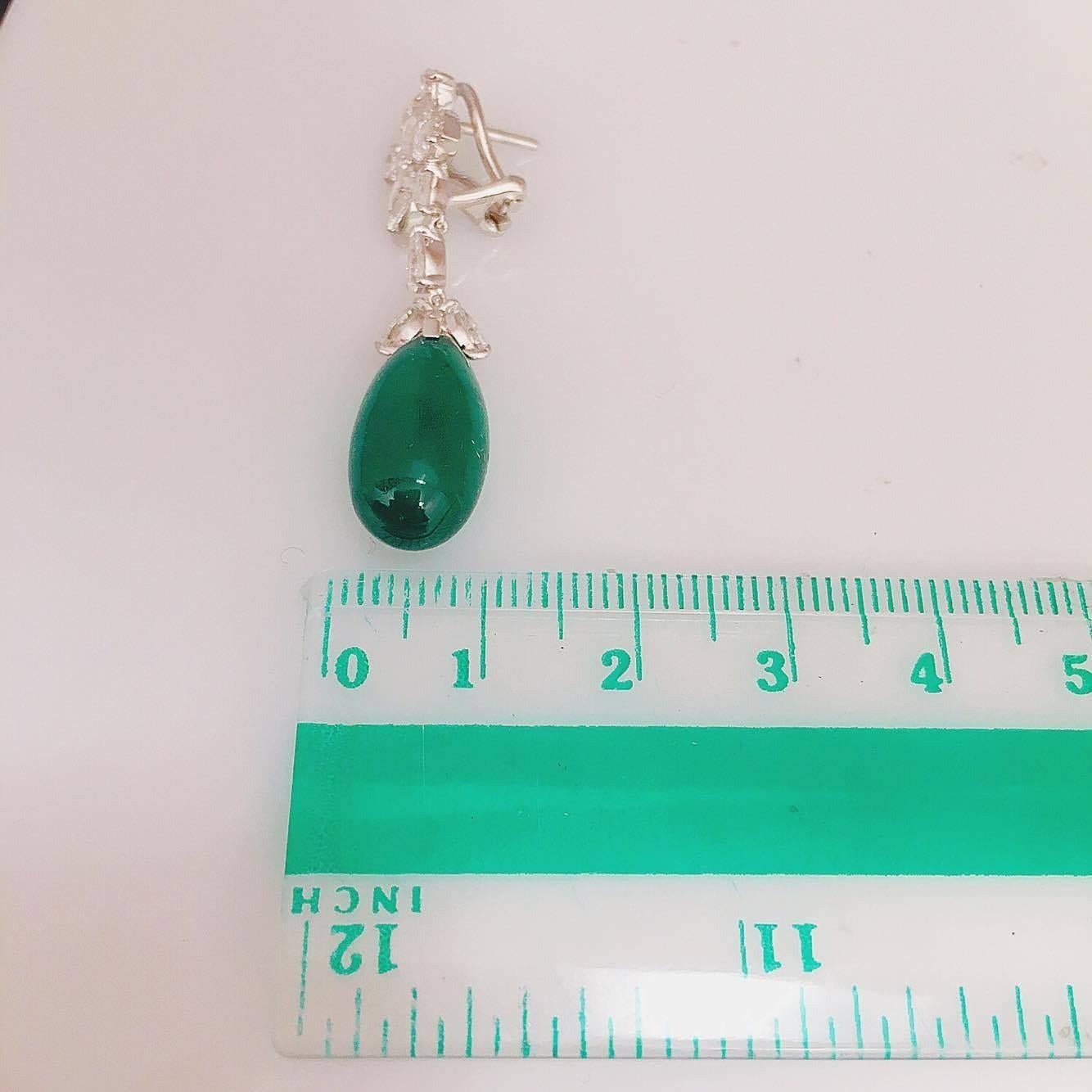Emilio Jewelry 25,21 Karat Oval Cabochon Smaragde Diamanten Gold Ohrringe (Moderne) im Angebot