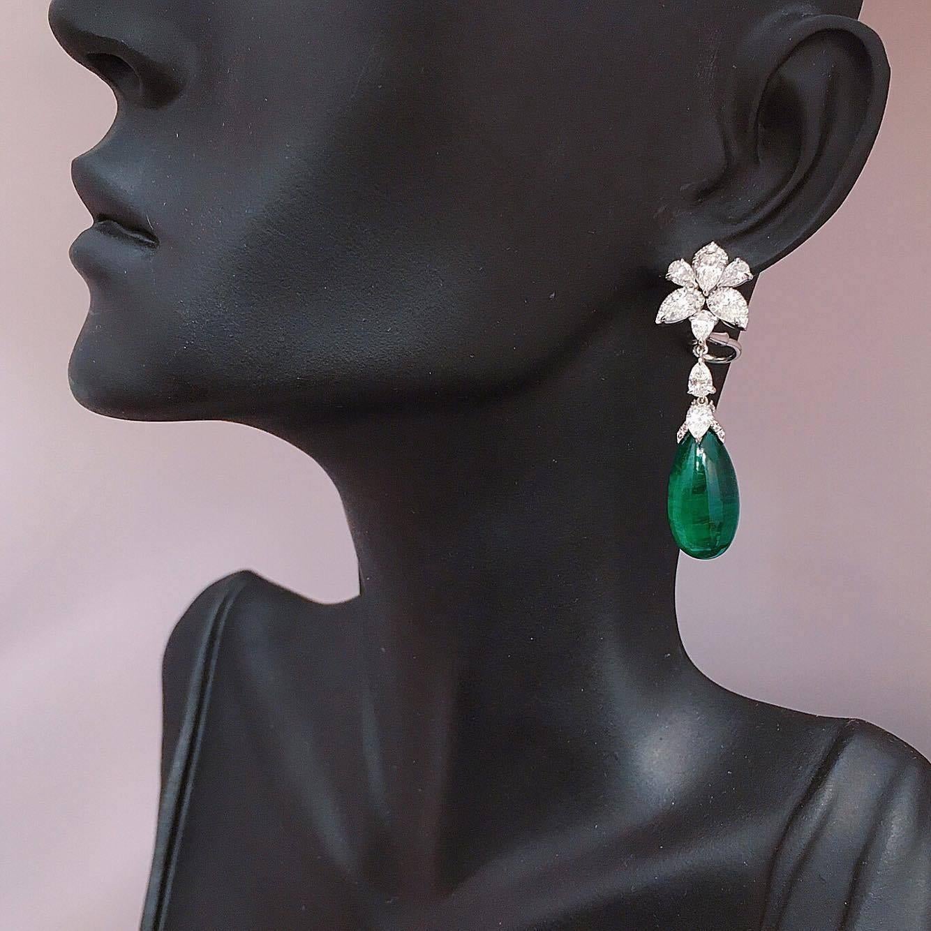 Emilio Jewelry 25.21 Carat Oval Cabochon Emeralds Diamonds Gold Earrings In New Condition For Sale In New York, NY