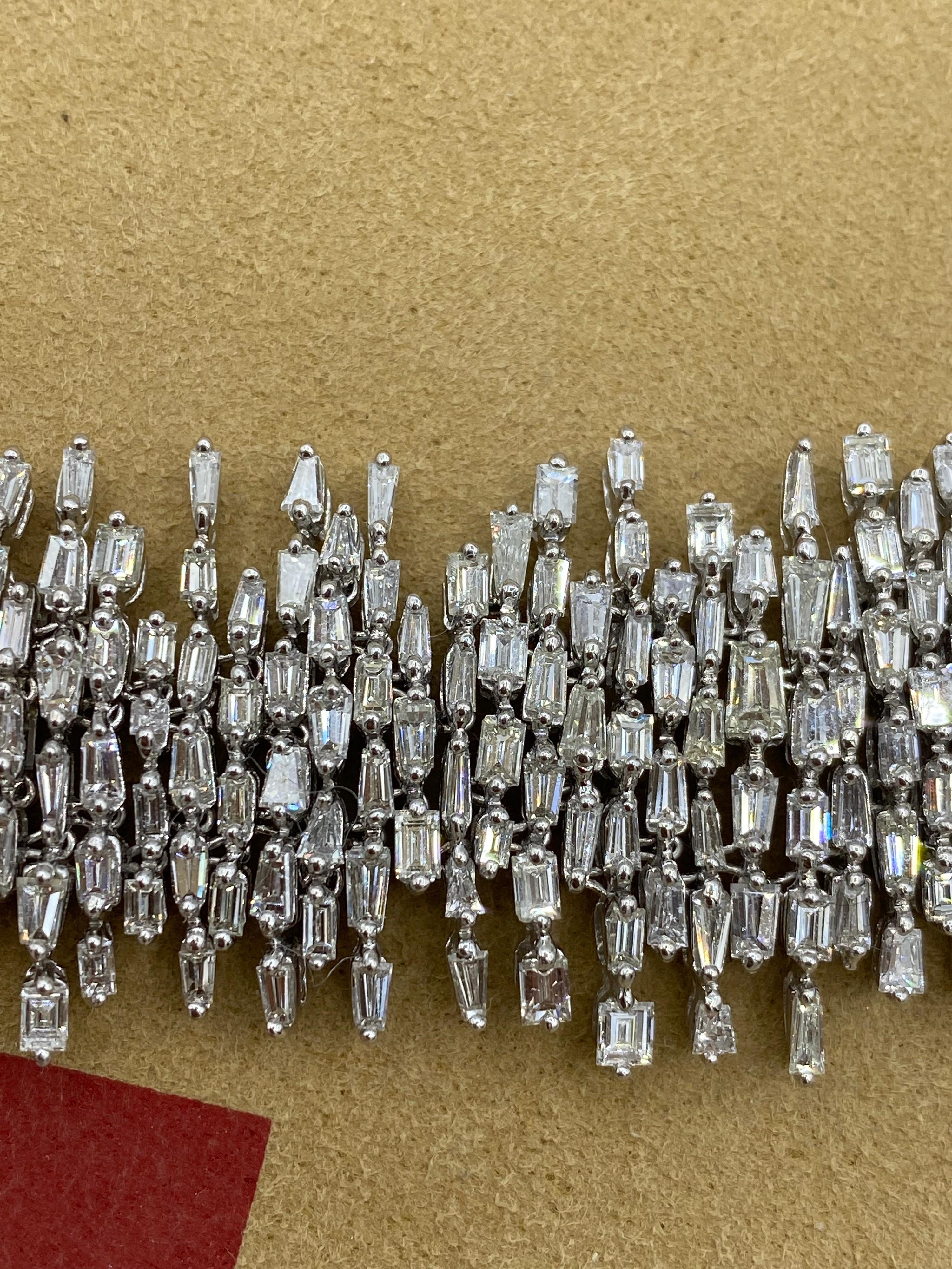 Emilio Jewelry 27,00 Karat spitz zulaufendes Baguette-Diamantarmband für Damen oder Herren im Angebot