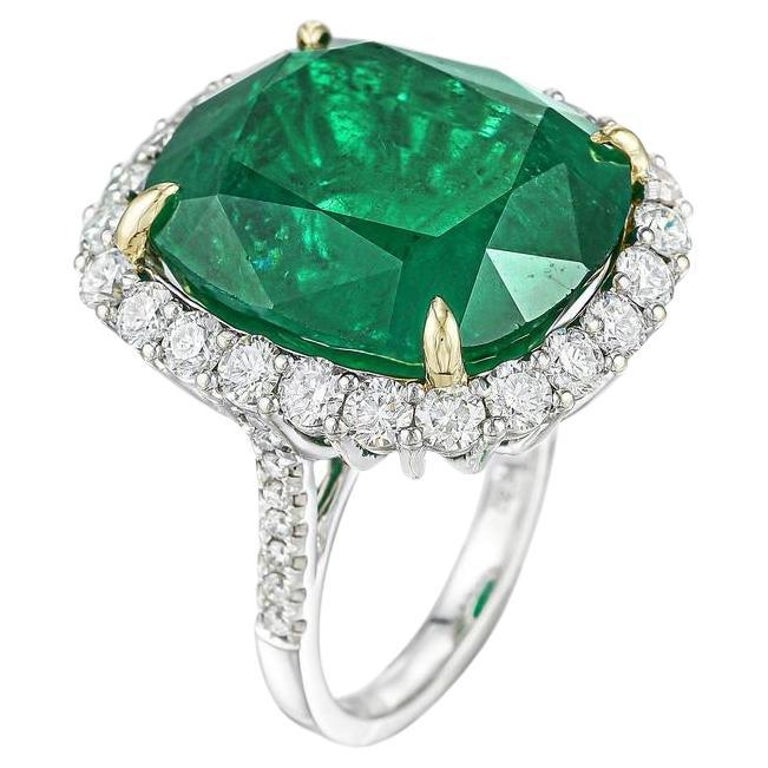 Emilio Jewelry, bague avec diamant émeraude vert vif de 28,80 carats En  vente sur 1stDibs