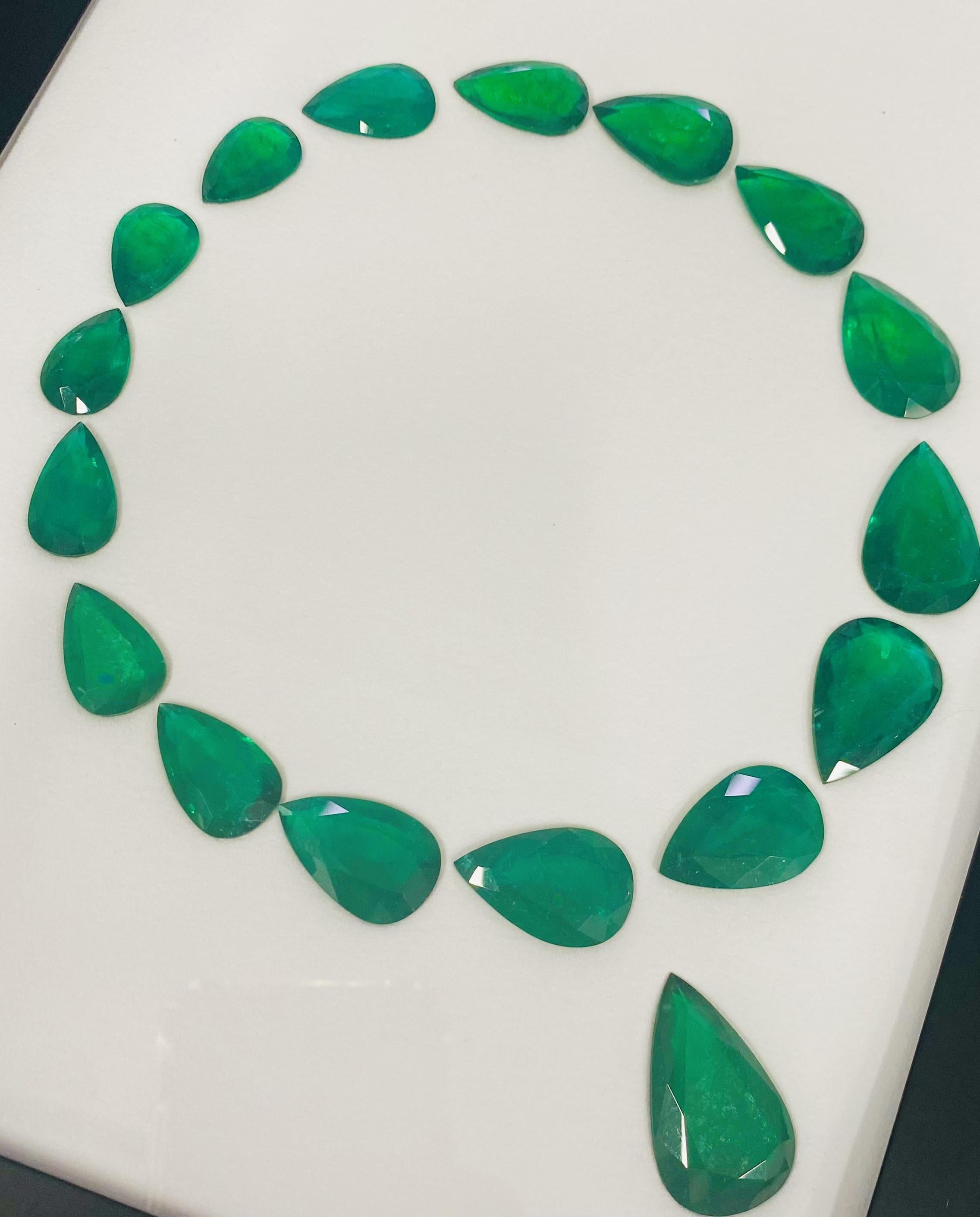 Emilio Jewelry 306.00 Carat Vivid Green Emerald Necklace Layout In New Condition For Sale In New York, NY