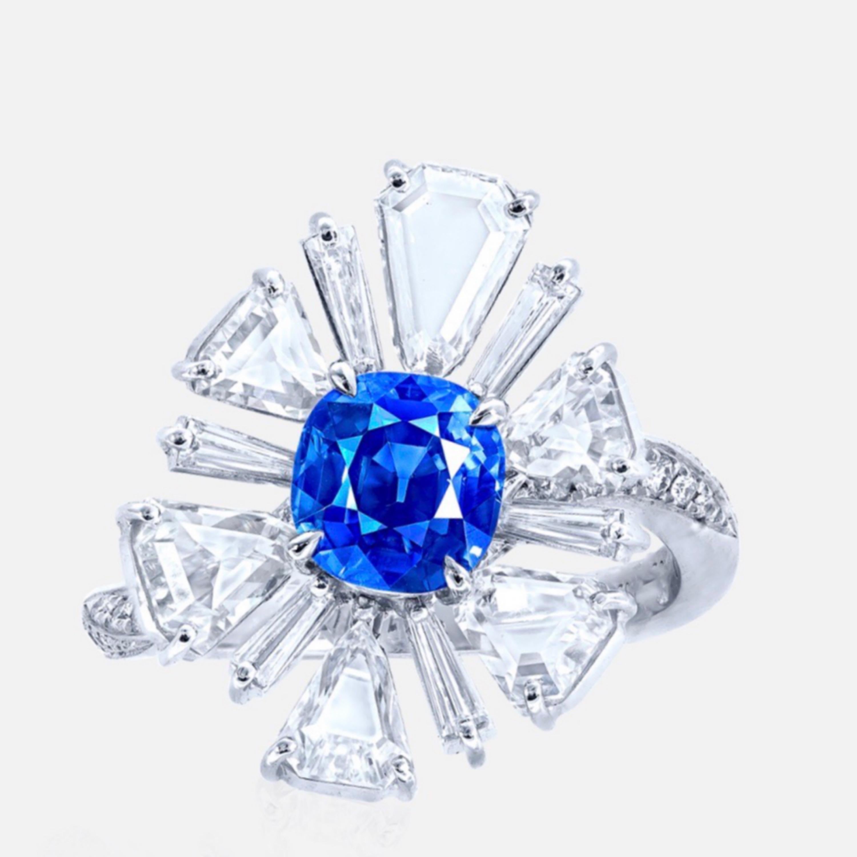 Taille coussin Emilio Jewelry, bague saphir du Cachemire 3,48 carats sans chaleur et diamants en vente