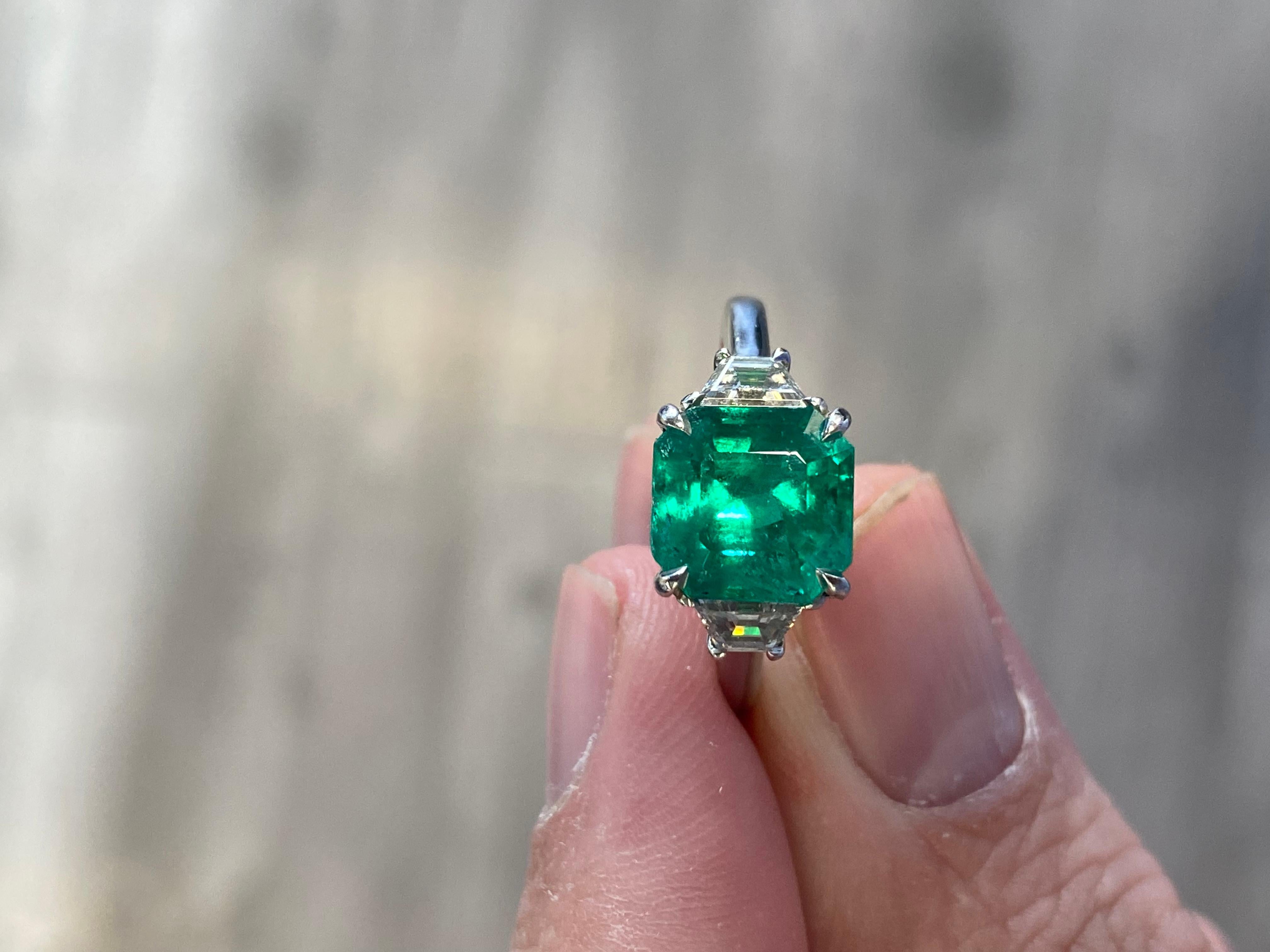 Women's Emilio Jewelry 3.58 Carat Certified Colombian Emerald Ring For Sale