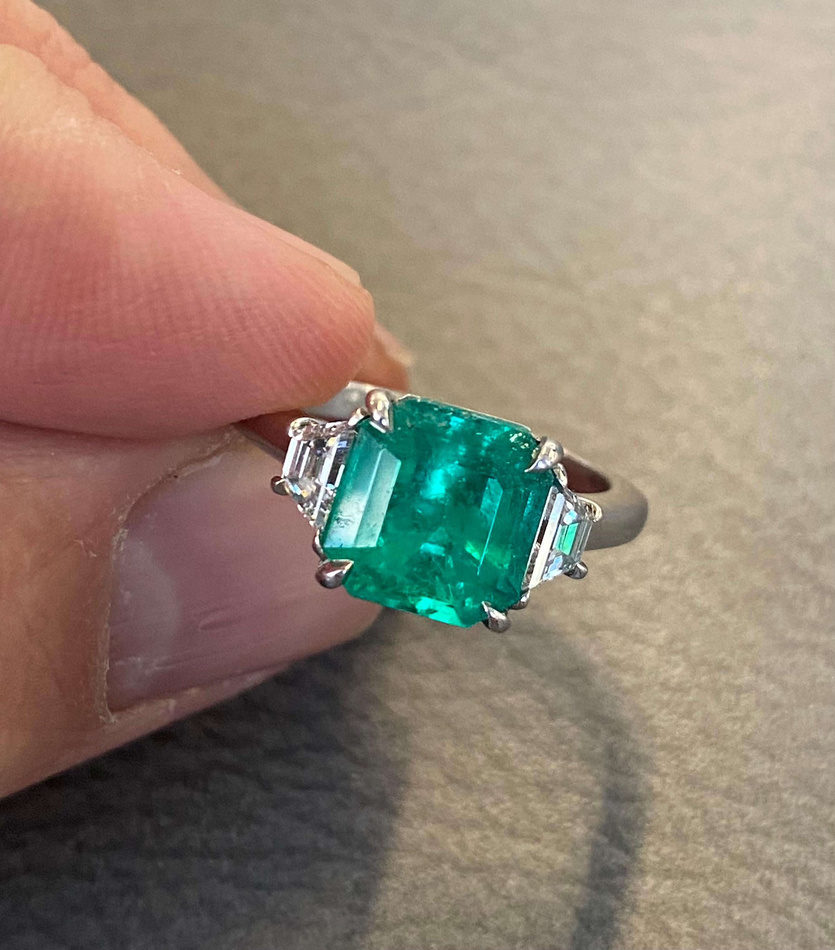 Emilio Jewelry 3.58 Carat Certified Colombian Emerald Ring For Sale 3