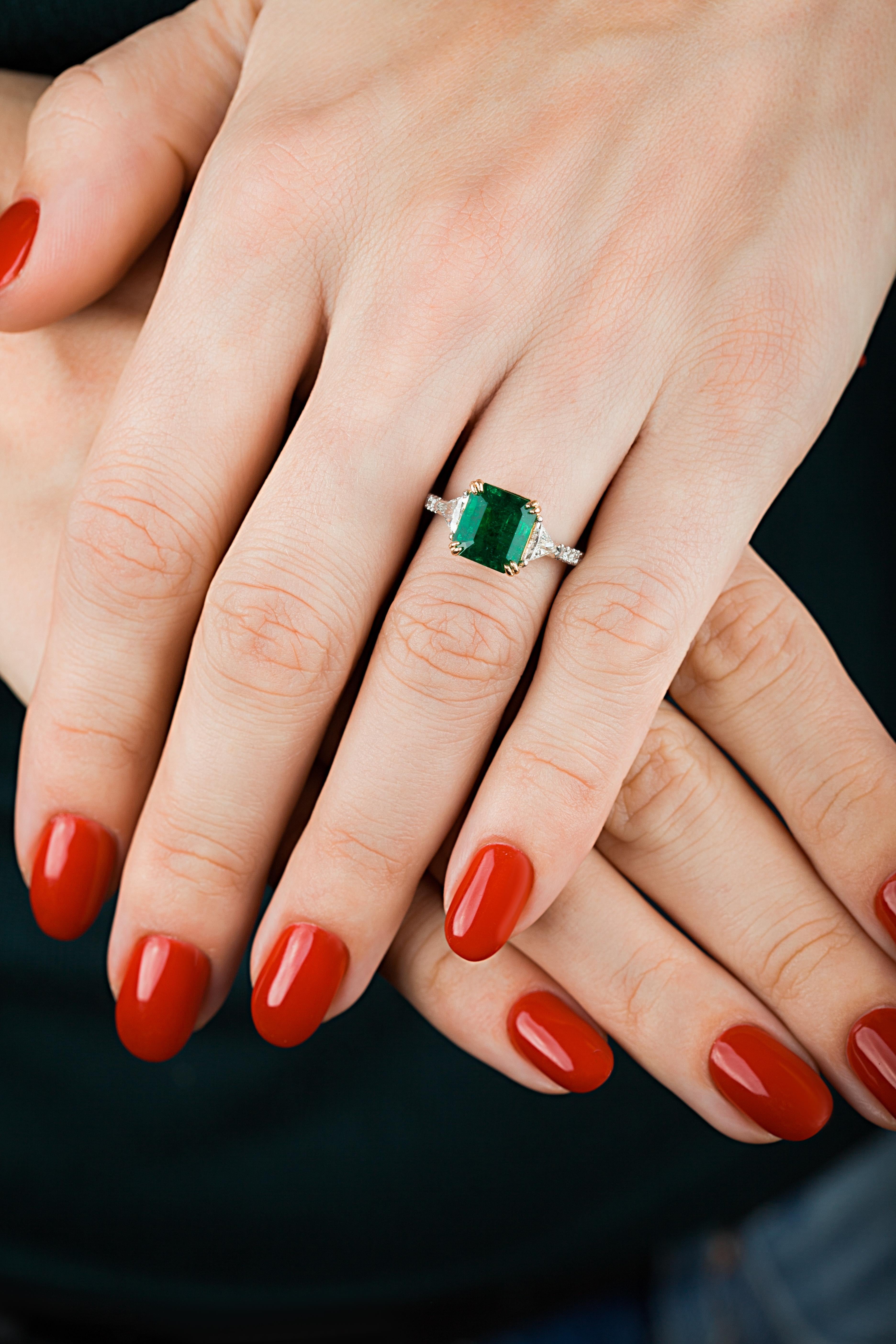 Emilio Jewelry 3.72 Carat Gia Certified Vivid Green Emerald Diamond Ring For Sale 2