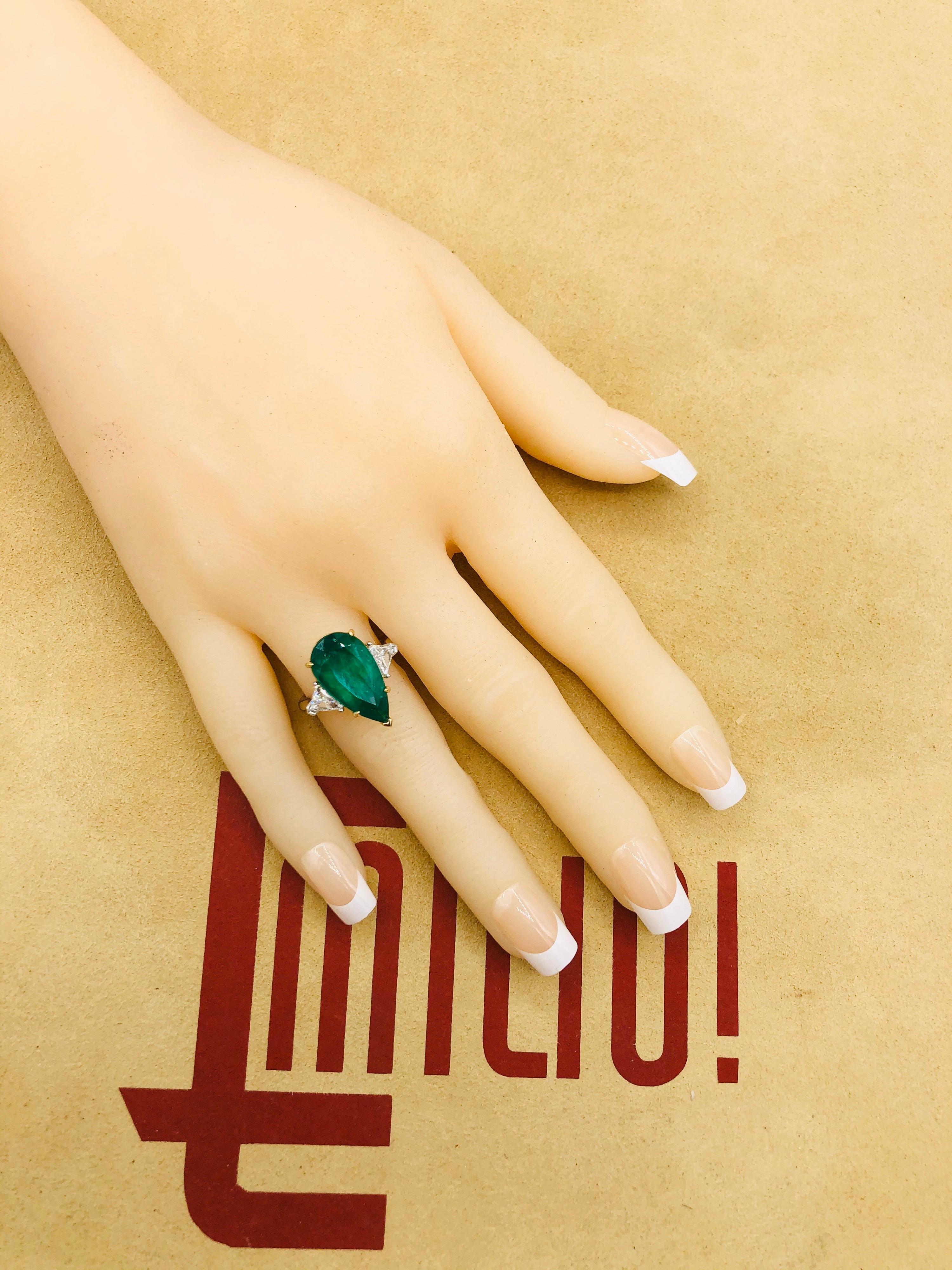 Women's or Men's Emilio Jewelry 4.40 Carat Colombian Pear Shape Emerald Diamond Ring For Sale