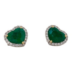 Boucles d'oreilles cœur d'émeraude vert vif certifiée 5::23 carats de Emilio Jewelry