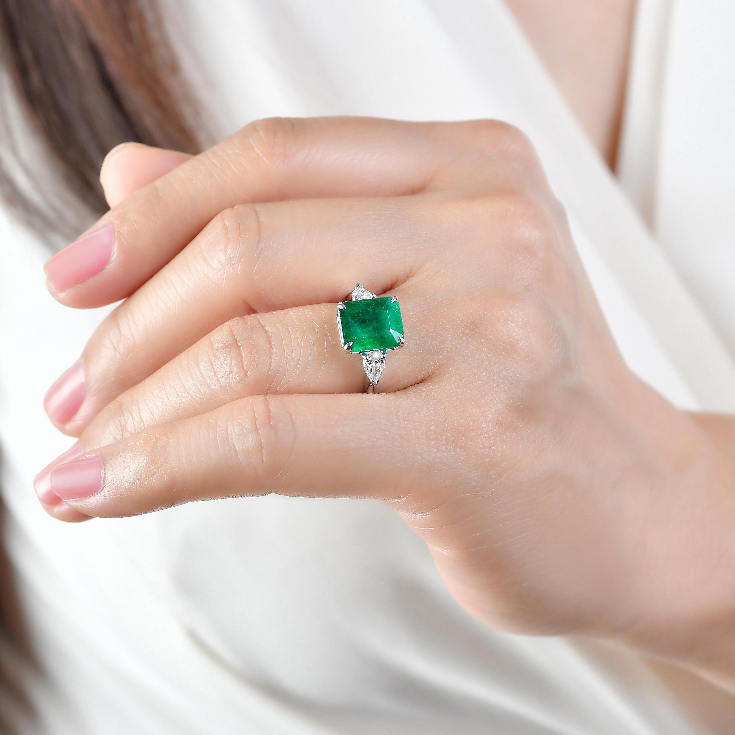 Anillo Esmeralda Emilio Jewelry 5.32 Quilates Corte esmeralda en venta