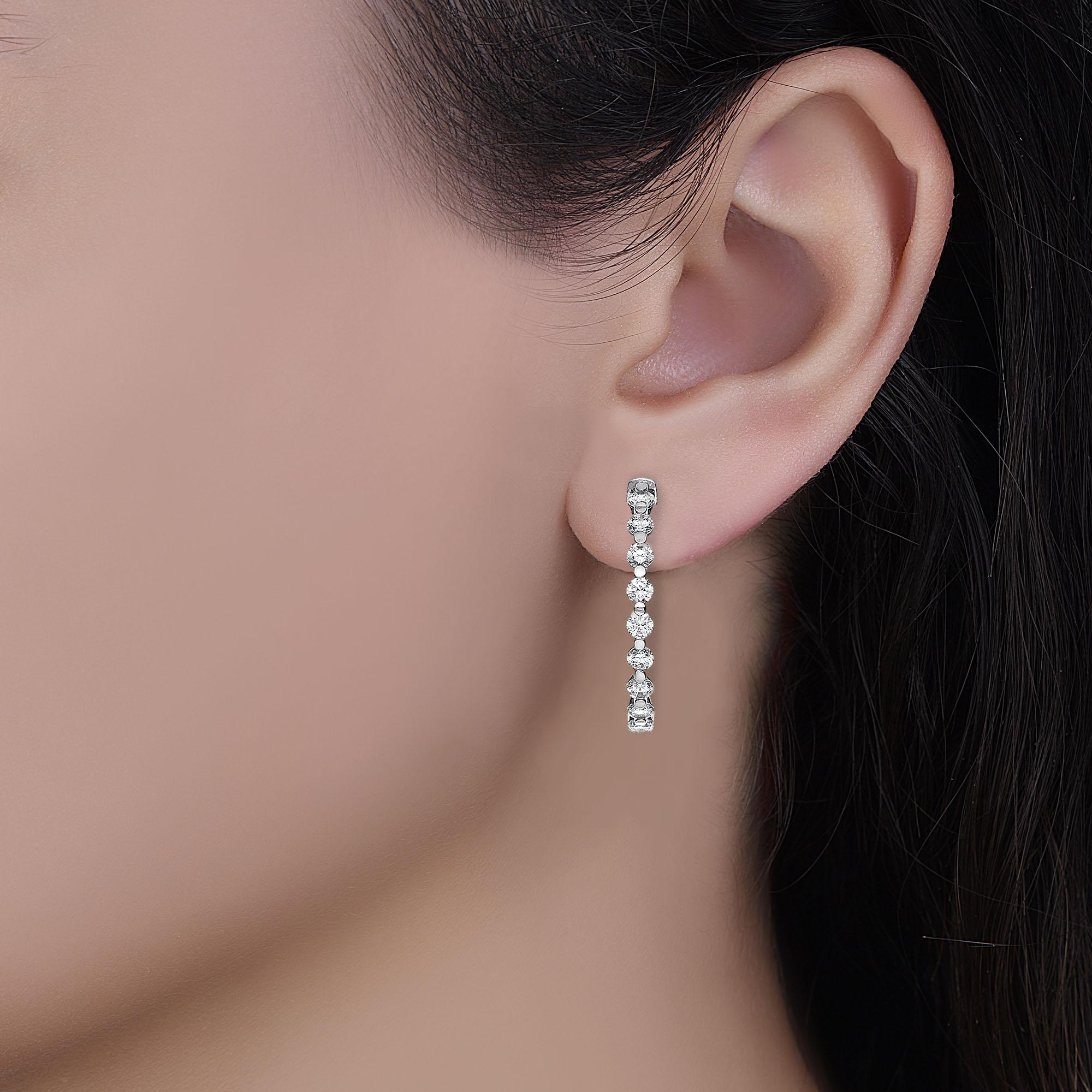 Creati nell'Atelier A di Emilio Jewelry sulla Fifth Avenue di New York, abbiamo l'inventario di cerchi con diamanti più impressionante dell'industria della gioielleria. 
Dimensioni di ciascun diamante: circa .15ct 
Colore e chiarezza: F-G