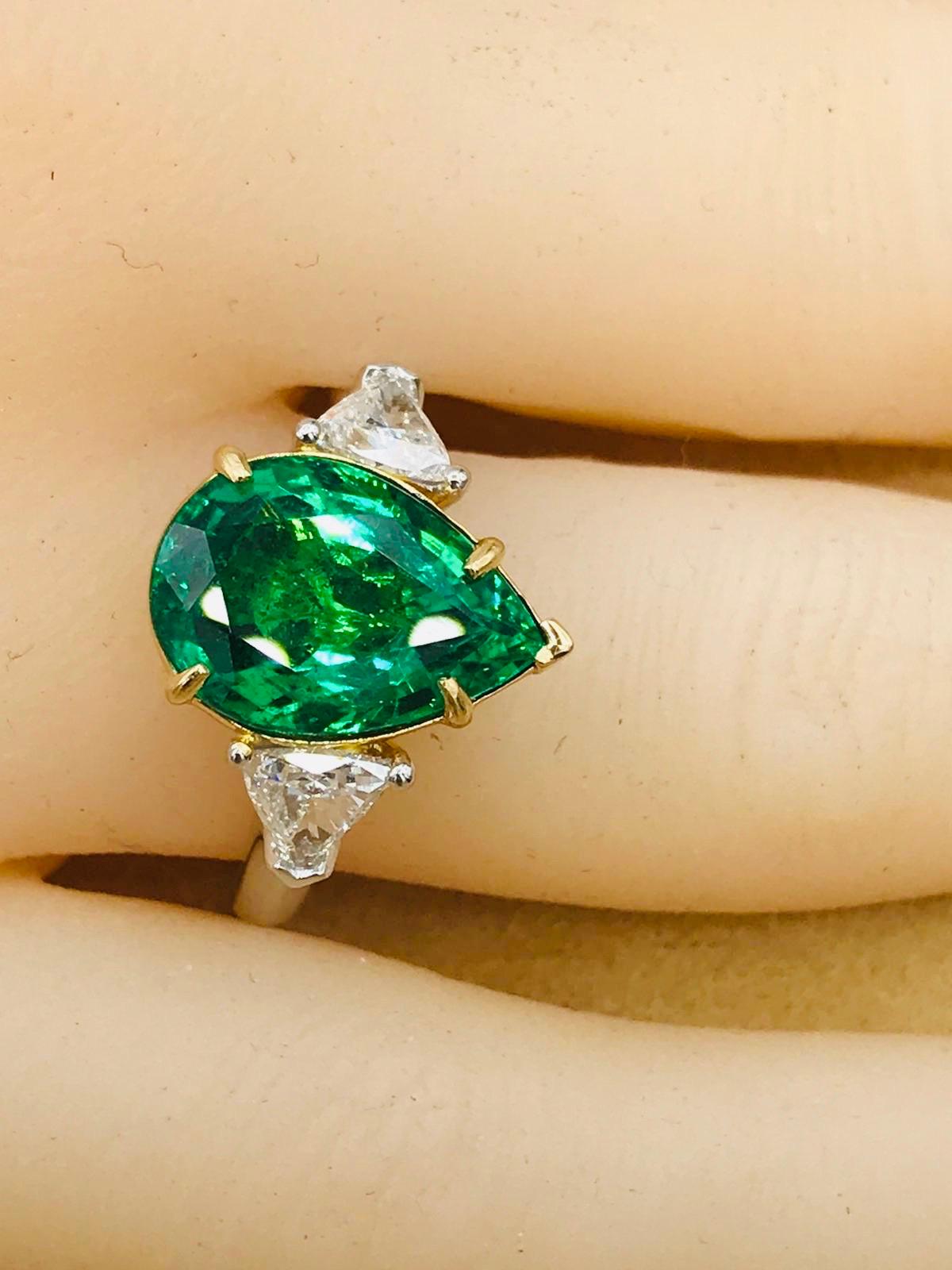 emerald pear shaped ring