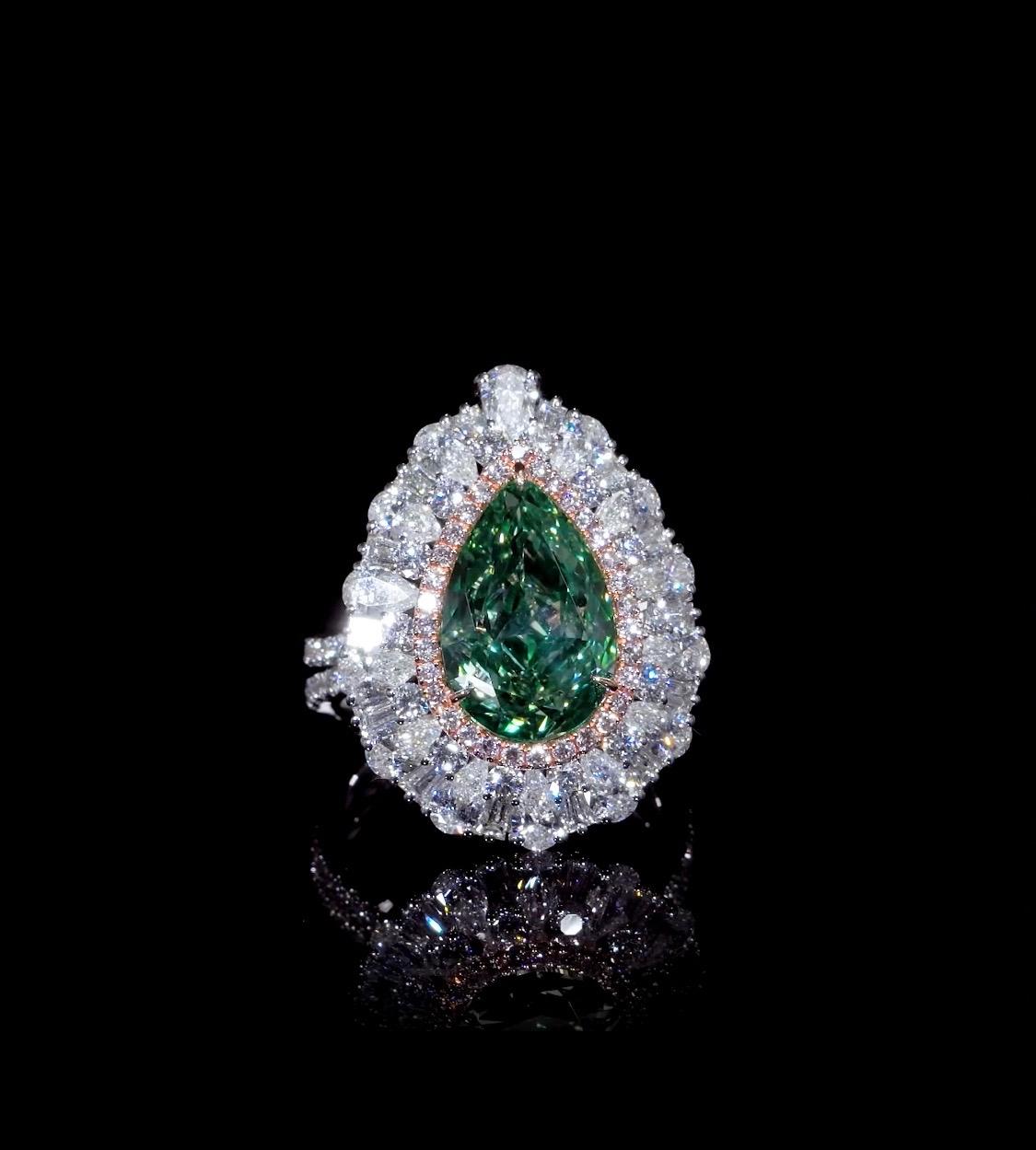 Taille poire Emilio Jewelry, bague en diamant jaune verdâtre fantaisie de 5,50 carats certifié GIA en vente