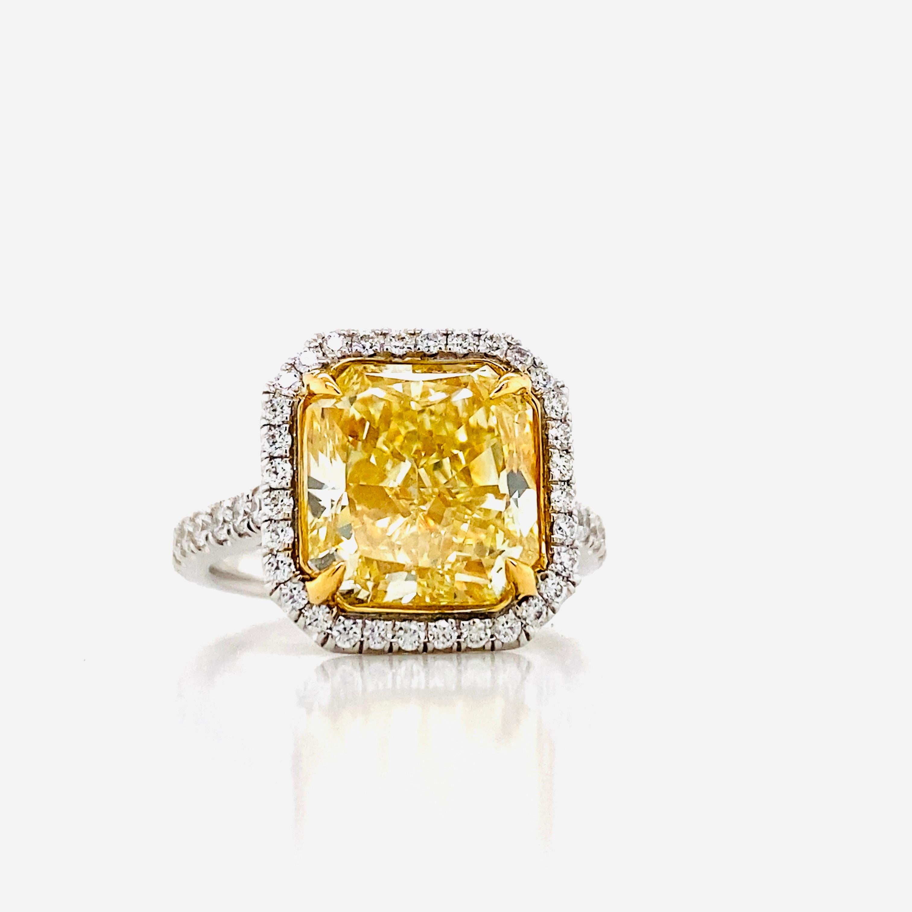 From the Emilio Jewelry Museum Vault, Showcasing a magnificent investment grade 4.50 carat natural fancy yellowish green diamond set in the center. A pure green diamond with no overtone would cost three times the price which is why this ring is a