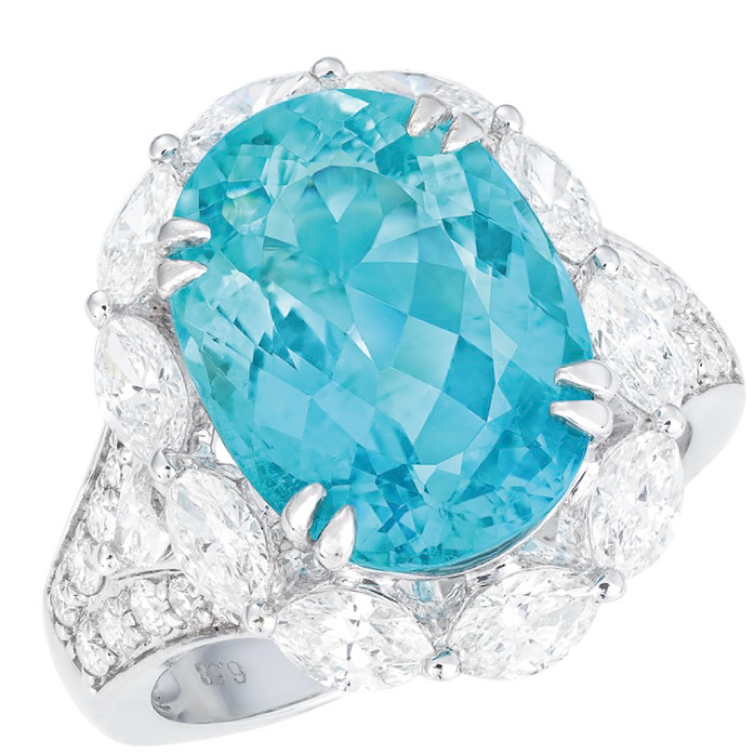 Main stone: 6.57 carats
Color: Greenish Blue
Shape: OVAL
Setting: 24 white diamonds totaling approximately 0.35 carats, 12 fancy-cut white diamonds totaling approximately 1.65 carats
Material: 18K

