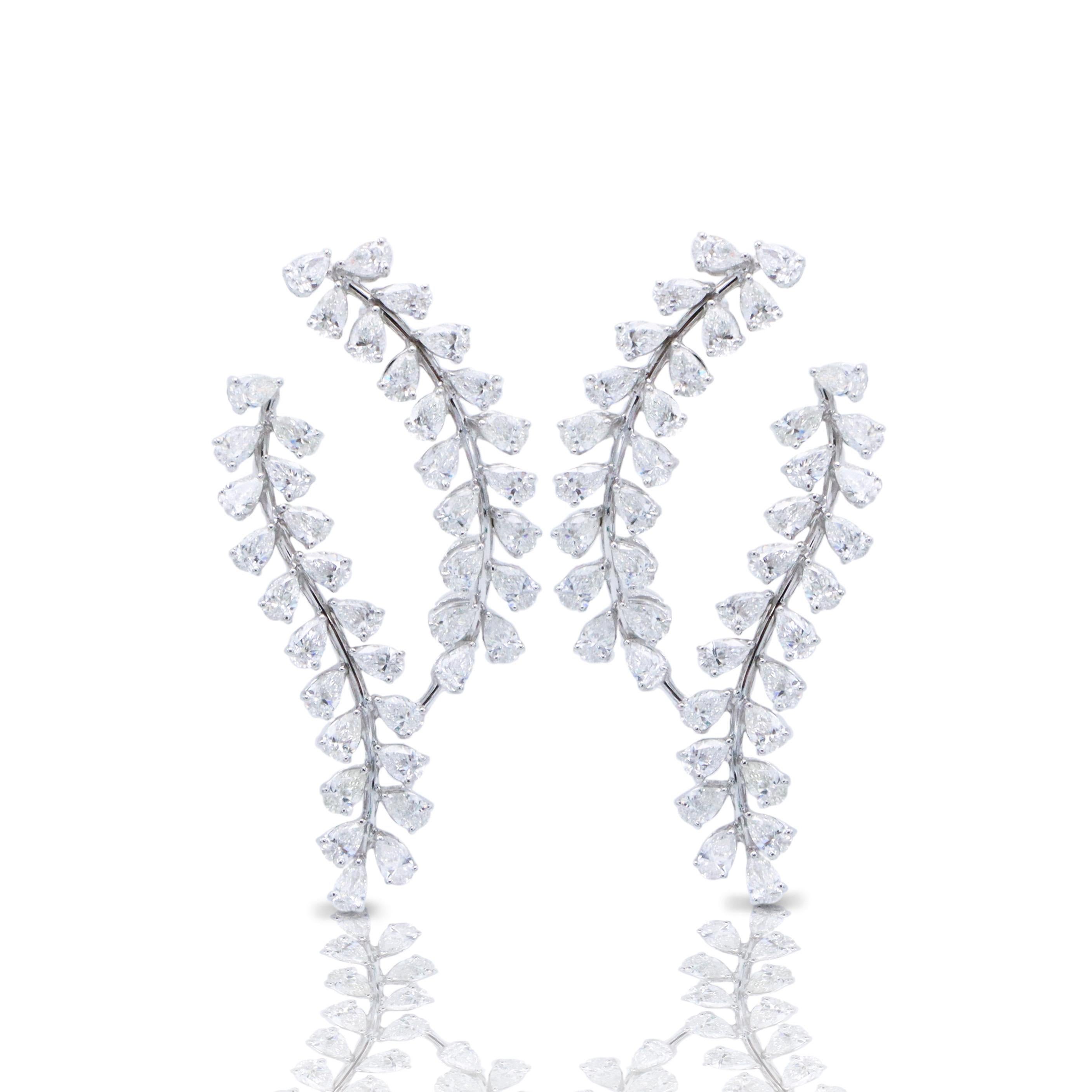 Aus dem Tresor von Emilio Jewelry in der berühmten Fifth Avenue in New York,
ein sehr einzigartiger, eleganter, femininer Ohrring, handgefertigt mit wunderschönen birnenförmigen D-F Vvs Diamanten. 
 Handgefertigt im Emilio Jewelry Atelier, das sich