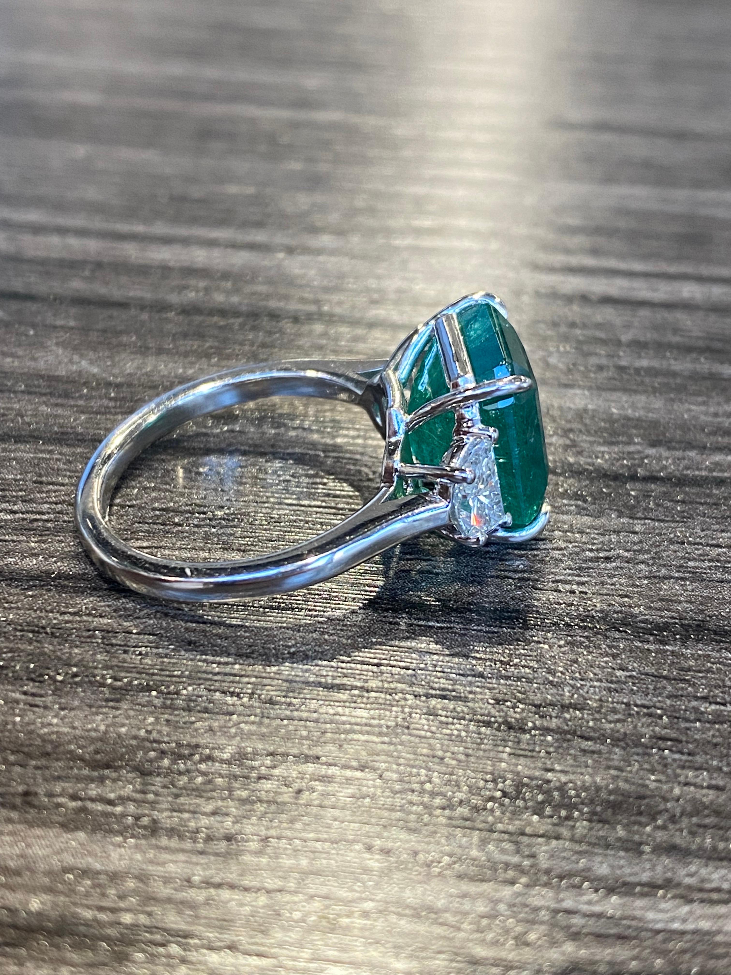 Anillo de diamantes esmeralda de 6.91 quilates de Emilio Jewelry Corte esmeralda en venta