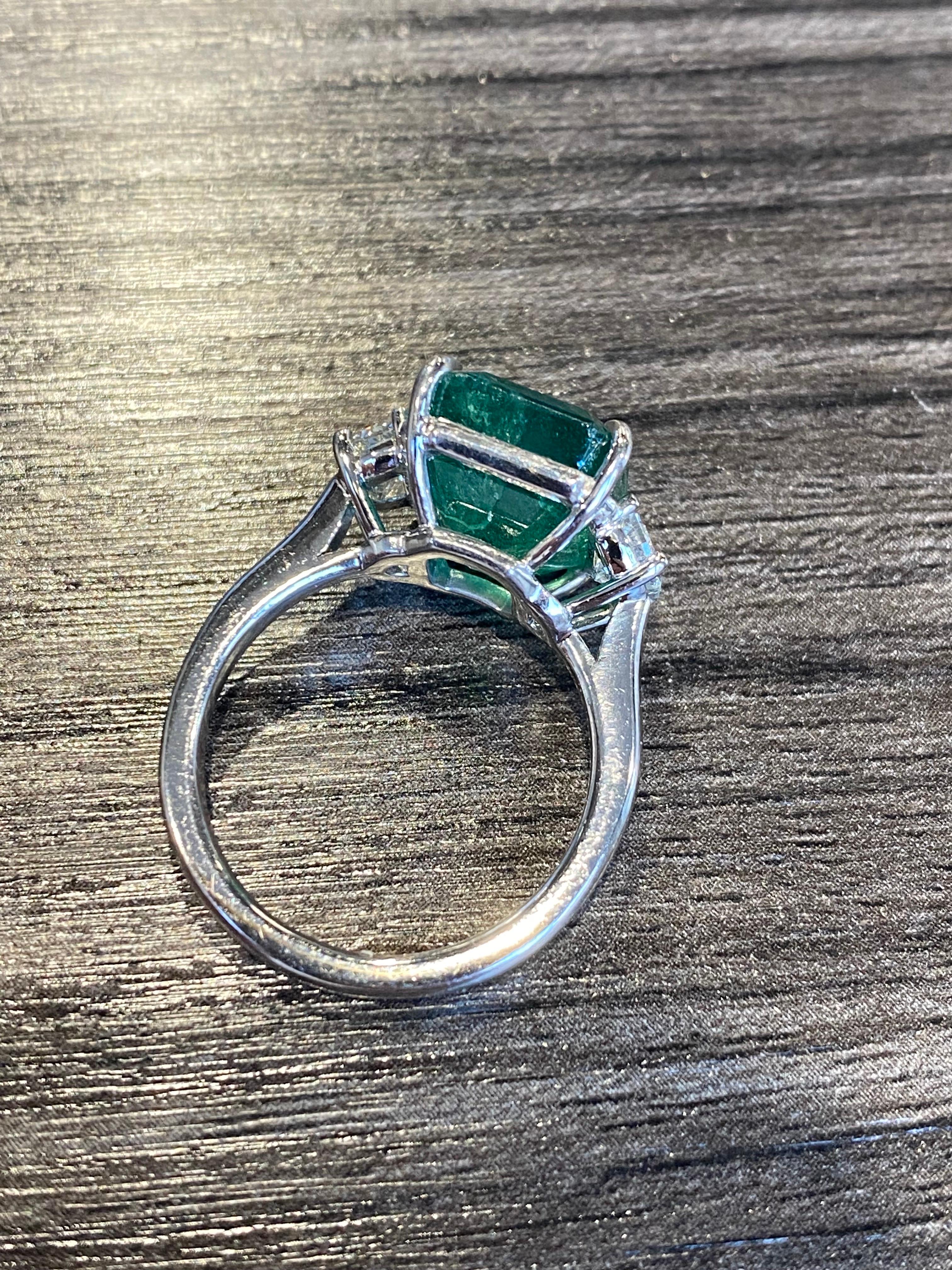 Anillo de diamantes esmeralda de 6.91 quilates de Emilio Jewelry en Nuevo estado para la venta en New York, NY