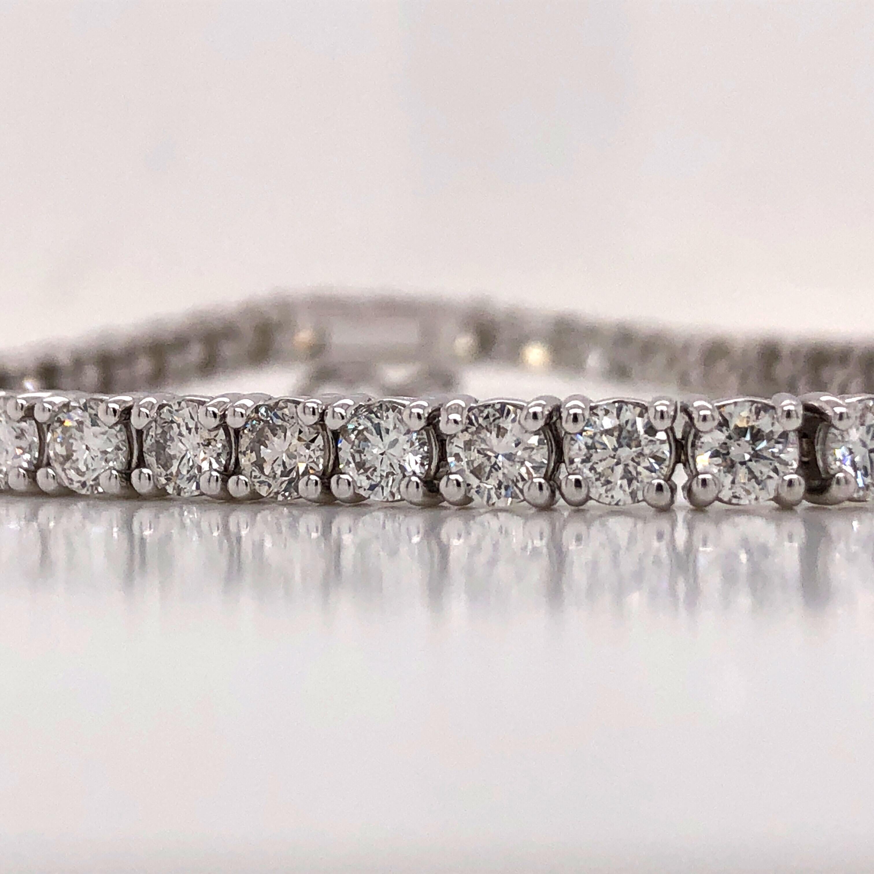 Emilio Jewelry 7 carat diamond tennis bracelet. E color Vs clarity overall and each diamond is approx .15ct or 15 pointers.
Wear this simple classy bracelet everyday to lunch, or casual affair! Made to wear casual or dressed up for any occasion.