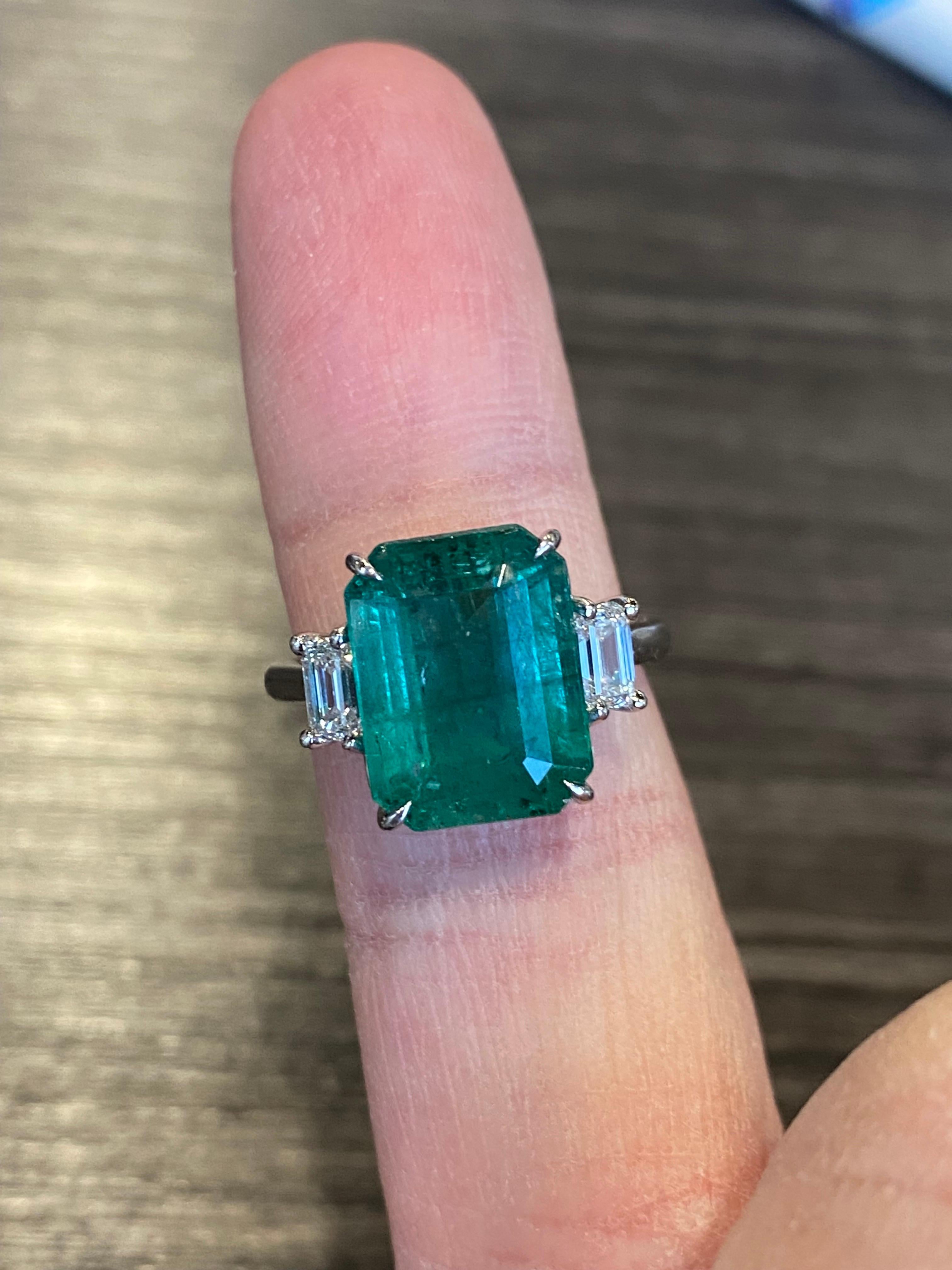 Emilio Jewelry 7.28 Carat Emerald Diamond Ring In New Condition For Sale In New York, NY