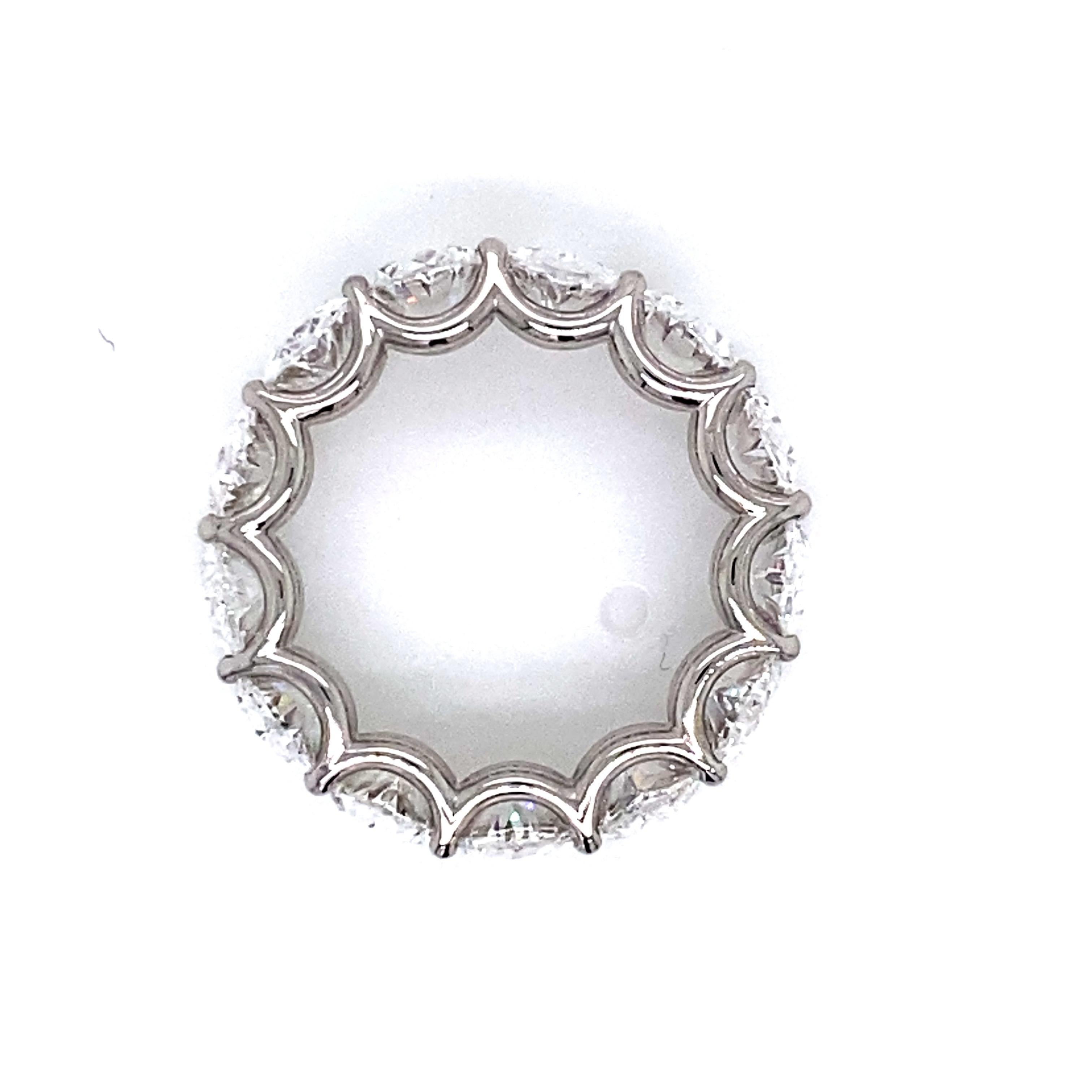 De la bijouterie Emilio  Vault, présentant une magnifique bague ovale d'éternité en diamant naturel de 9,29 carats de poids total, réalisée à la main. Tous les diamants sont certifiés GIA, couleur D-F, clarté vvs1-vs2, poli et symétrie très