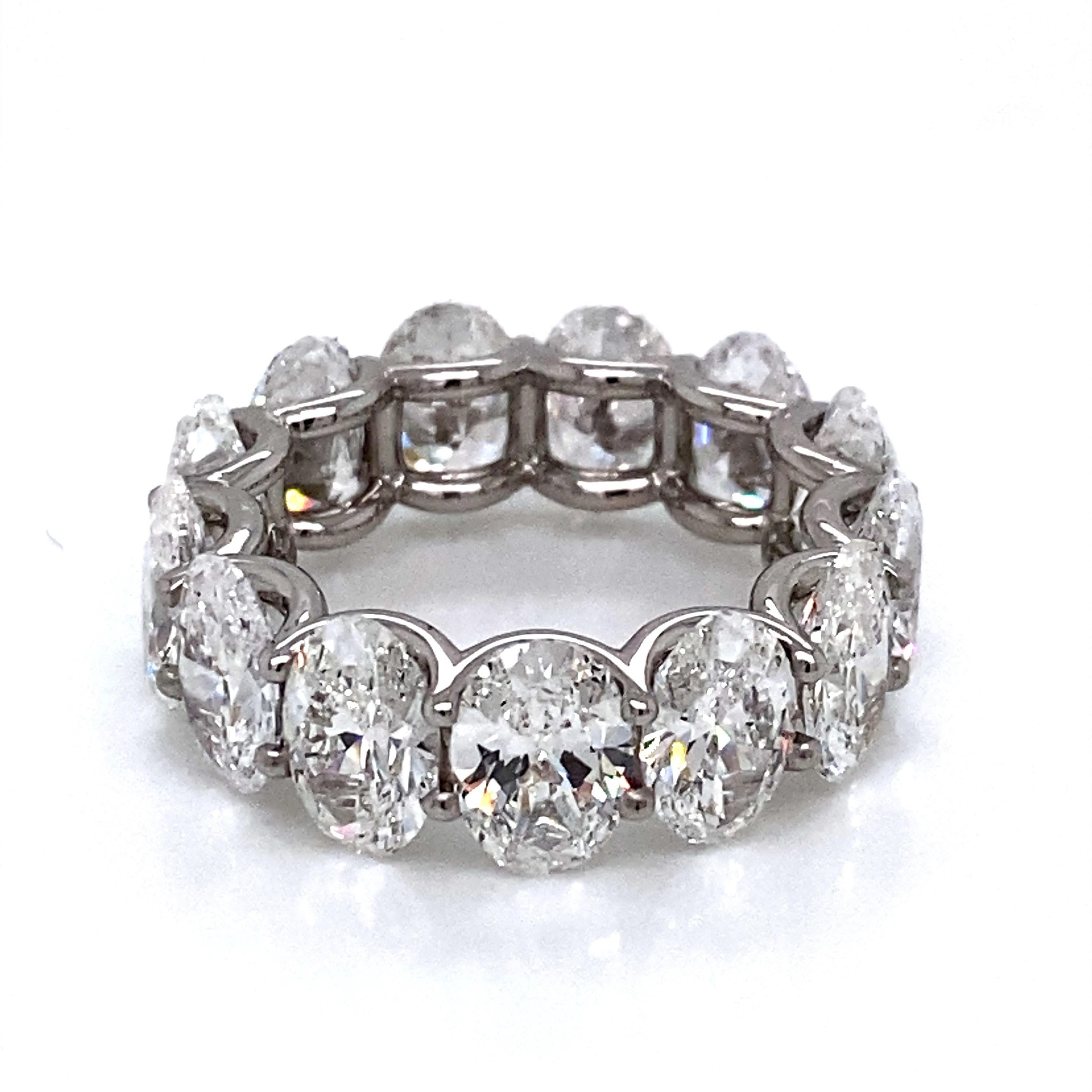 Taille ovale Emilio Jewelry, bague d'éternité ovale certifiée GIA avec diamants de 0,75 carat chacun en vente
